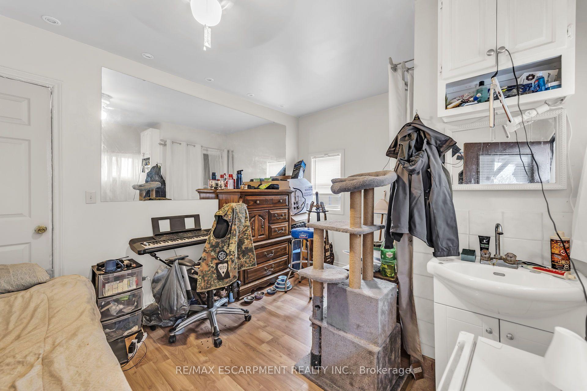 Photo 18 of 1367 Cannon Street E, Hamilton, Crown Point — HOMEH