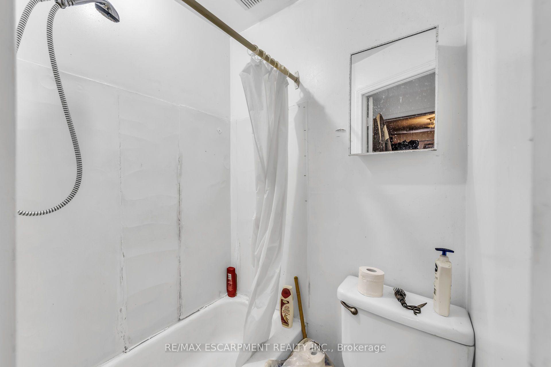 Photo 21 of 1367 Cannon Street E, Hamilton, Crown Point — HOMEH