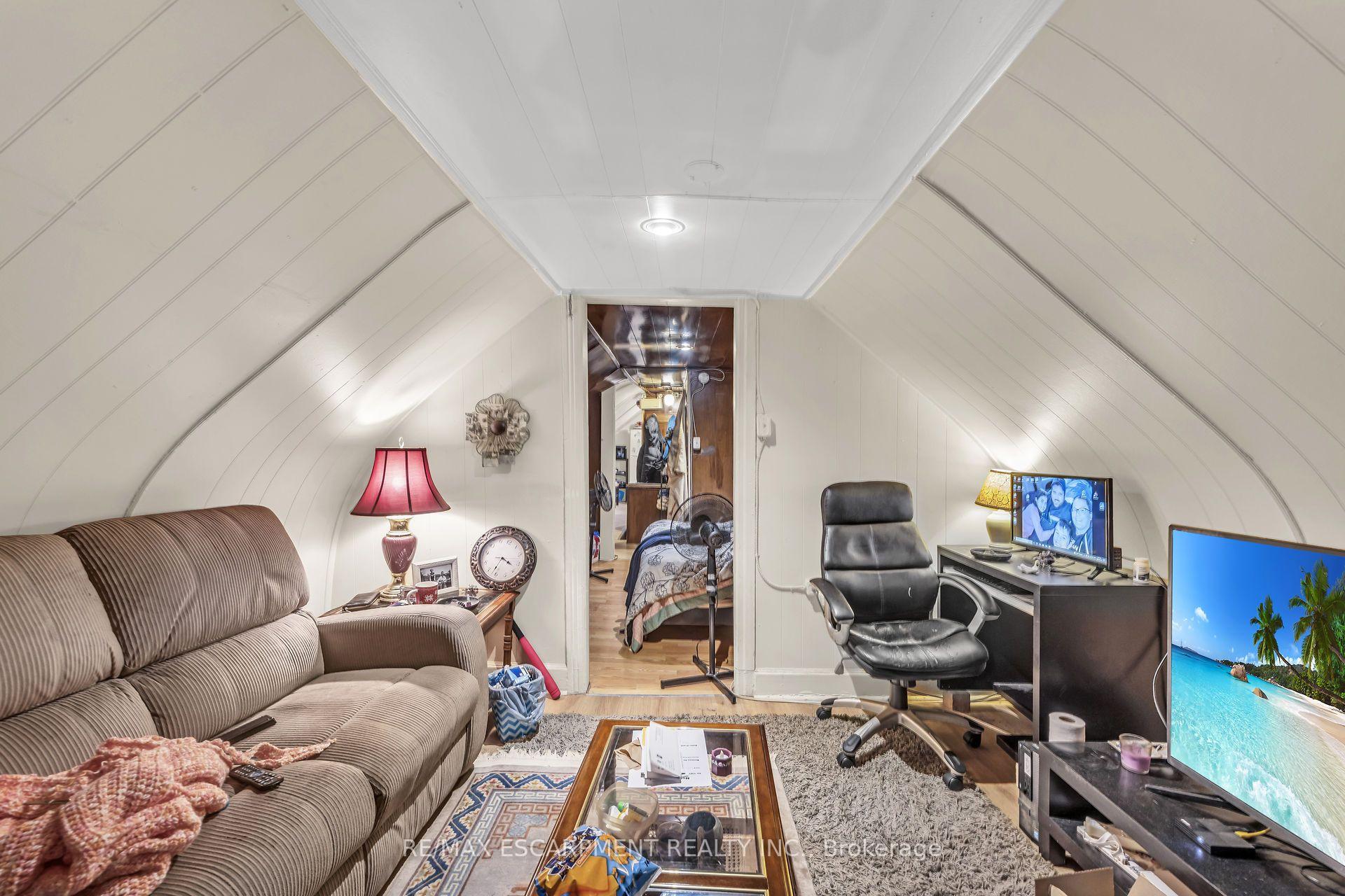 Photo 35 of 1367 Cannon Street E, Hamilton, Crown Point — HOMEH