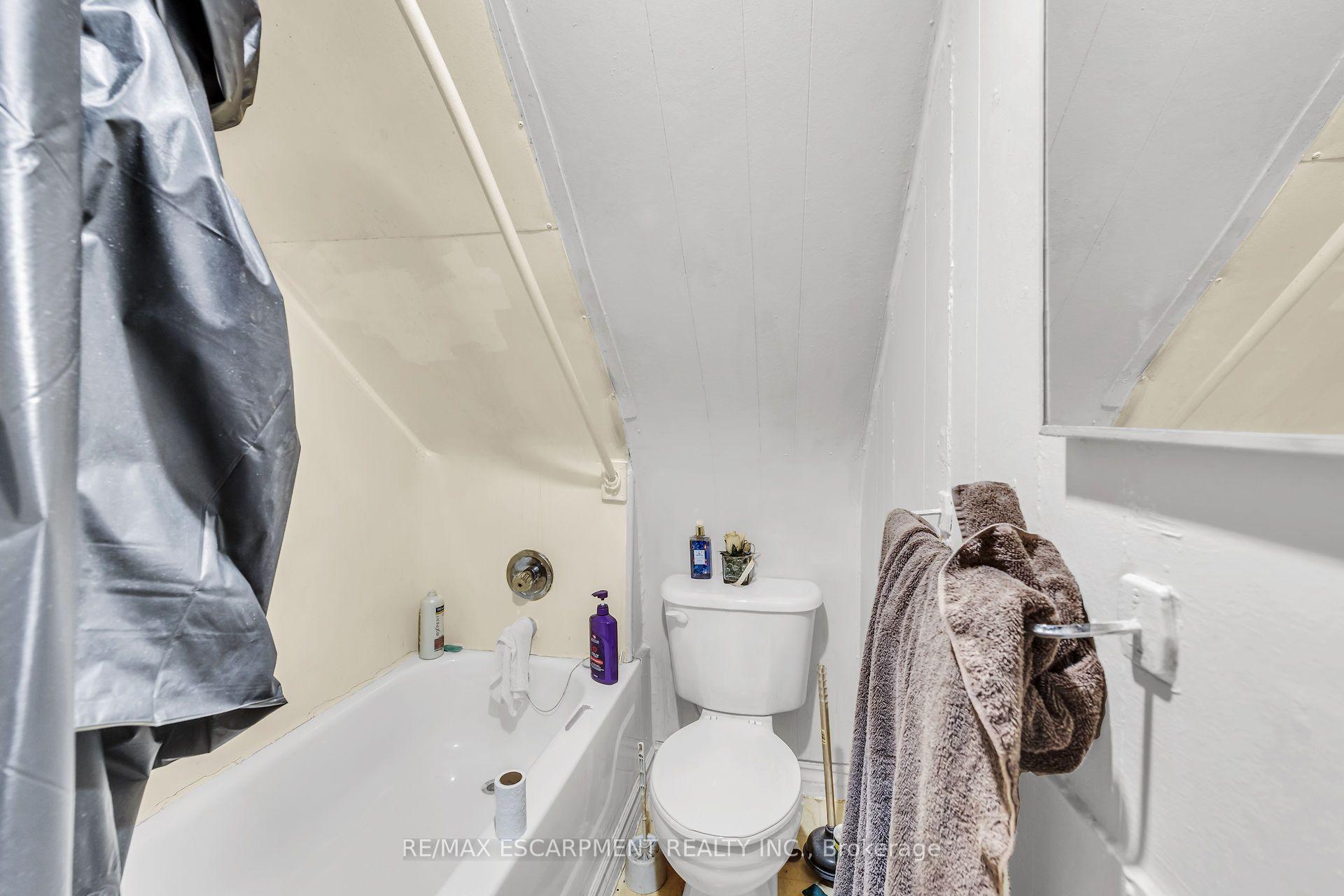 Photo 36 of 1367 Cannon Street E, Hamilton, Crown Point — HOMEH