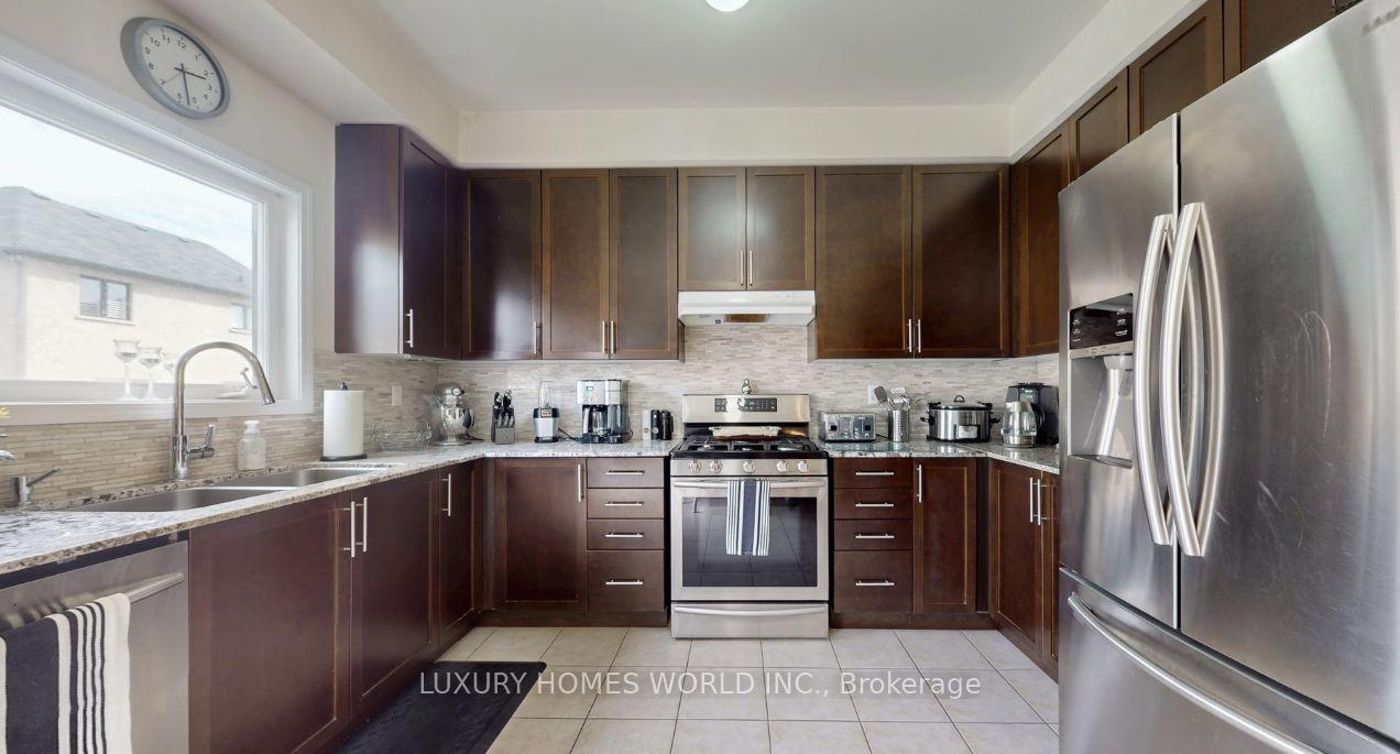 Photo 6 of 23 Edwin Carr Street, Clarington, Bowmanville — HOMEH