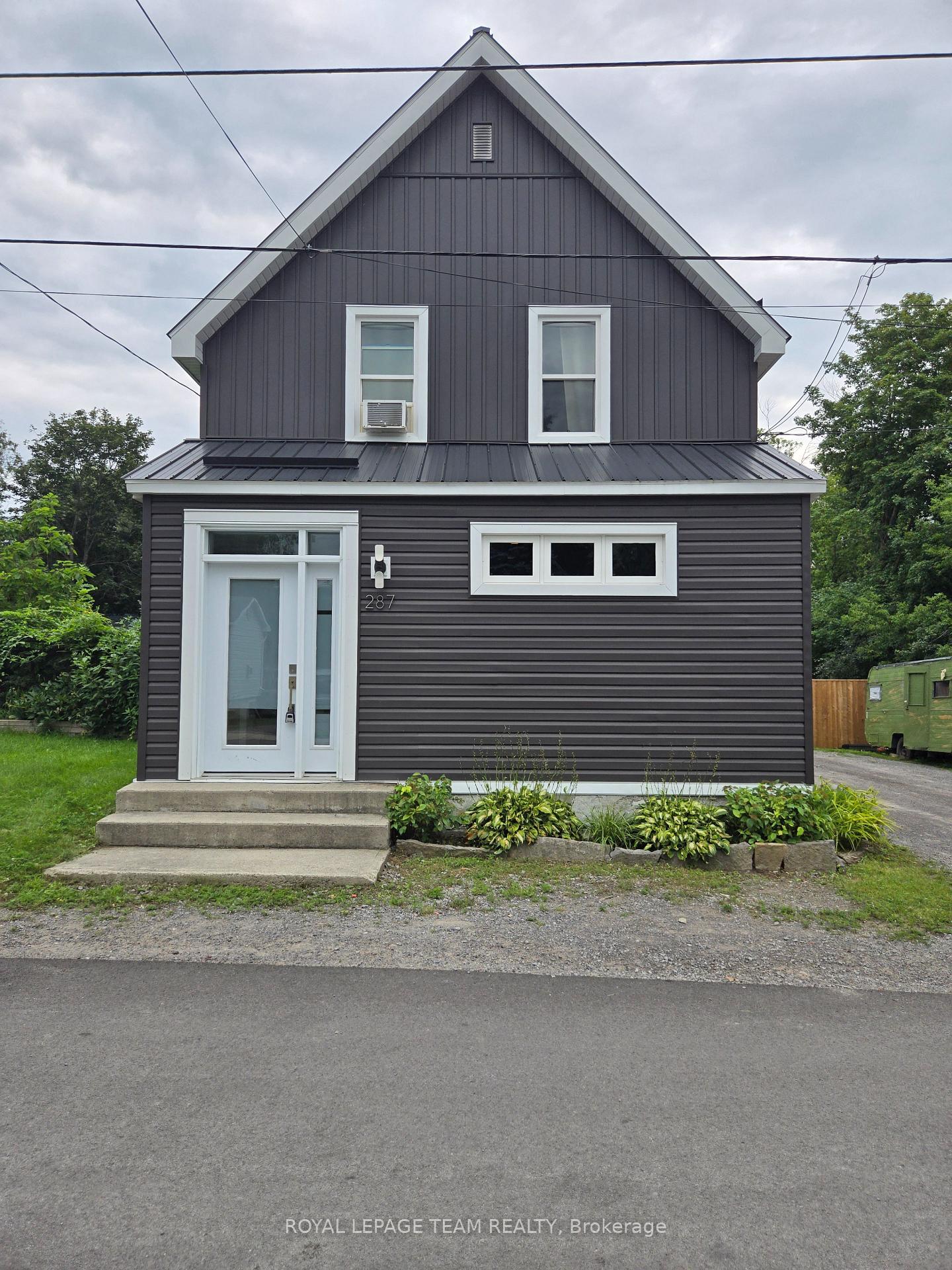 Front of 287 Water Street