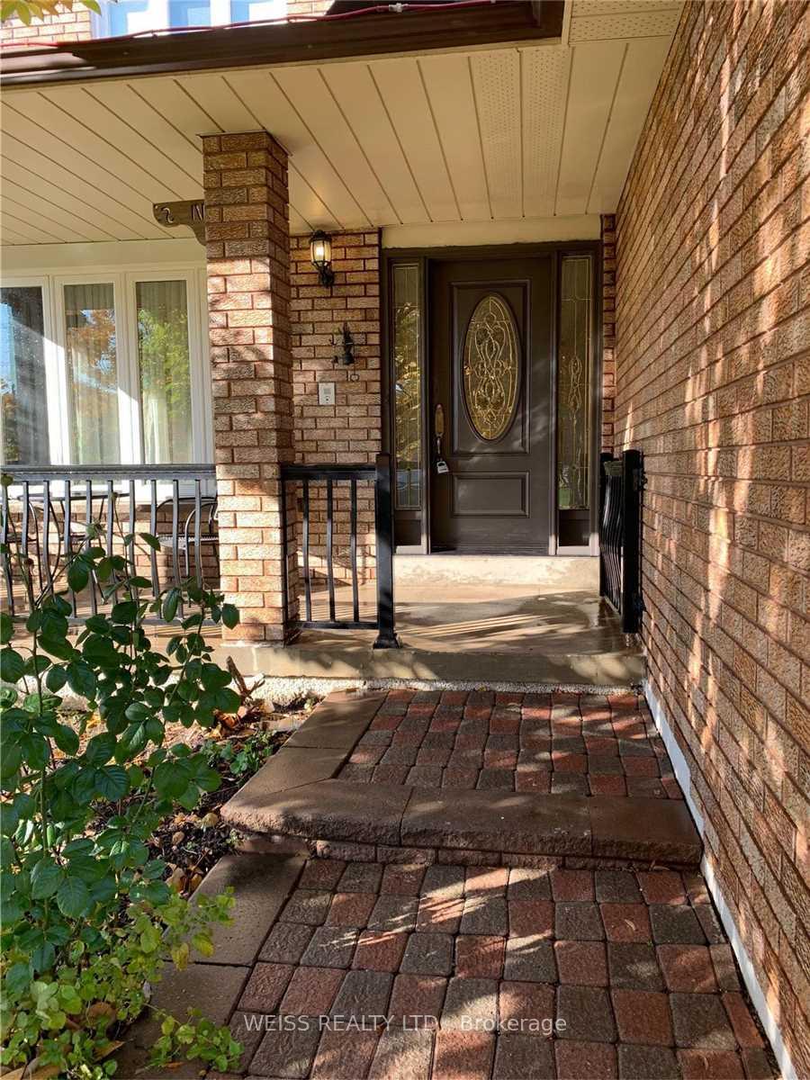Photo 3 of 122 Torii Street, Vaughan, East Woodbridge — HOMEH