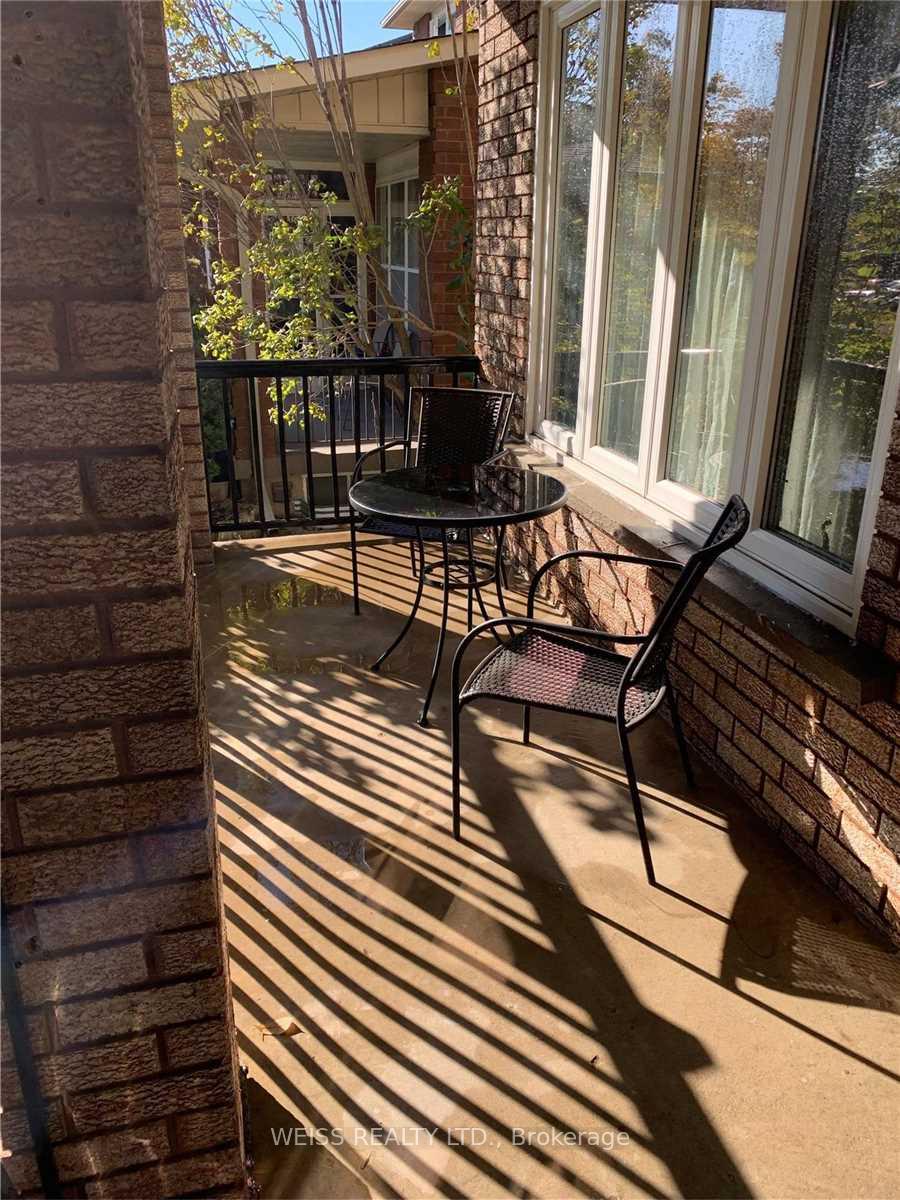 Photo 4 of 122 Torii Street, Vaughan, East Woodbridge — HOMEH