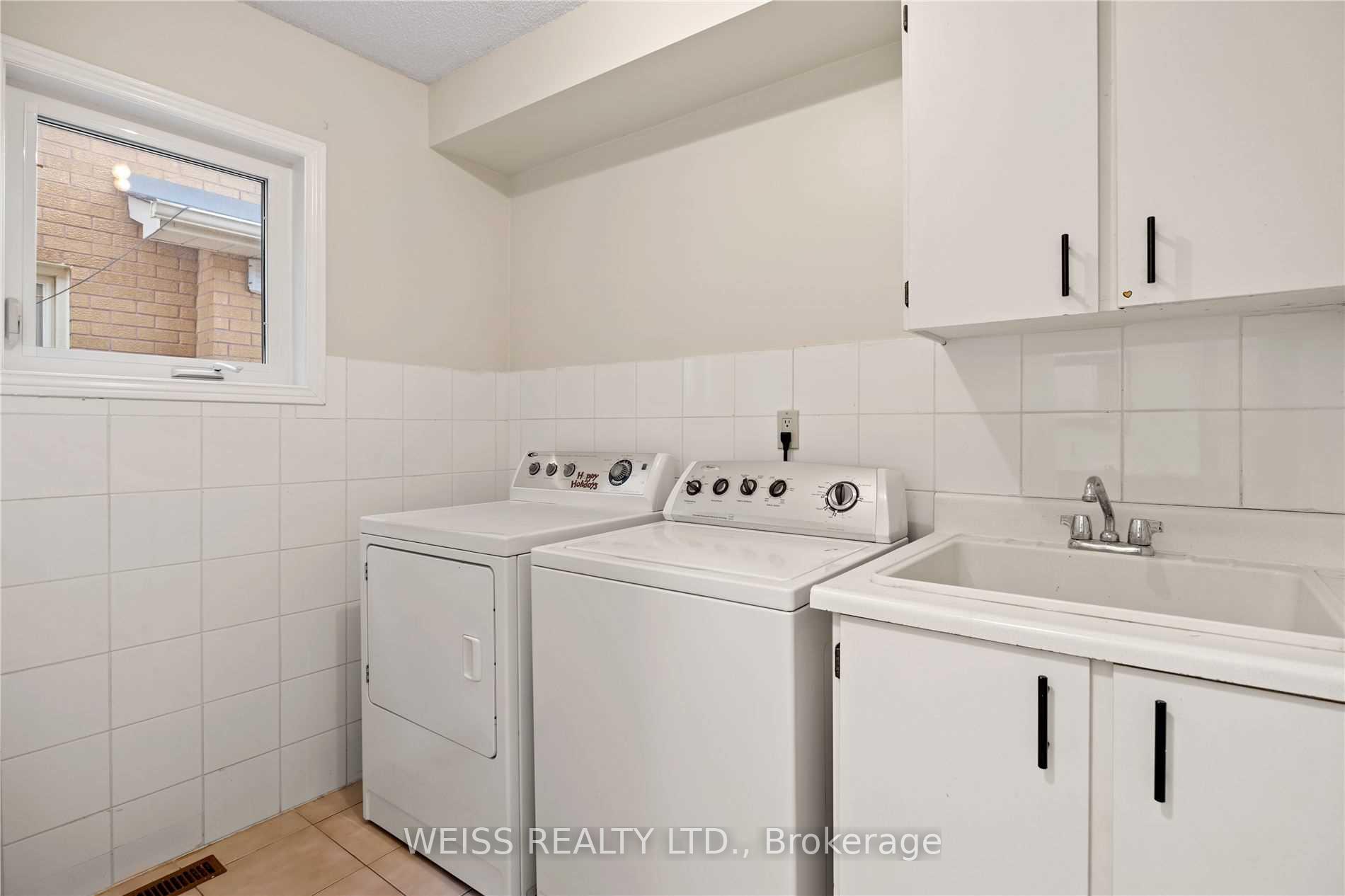 Photo 17 of 122 Torii Street, Vaughan, East Woodbridge — HOMEH