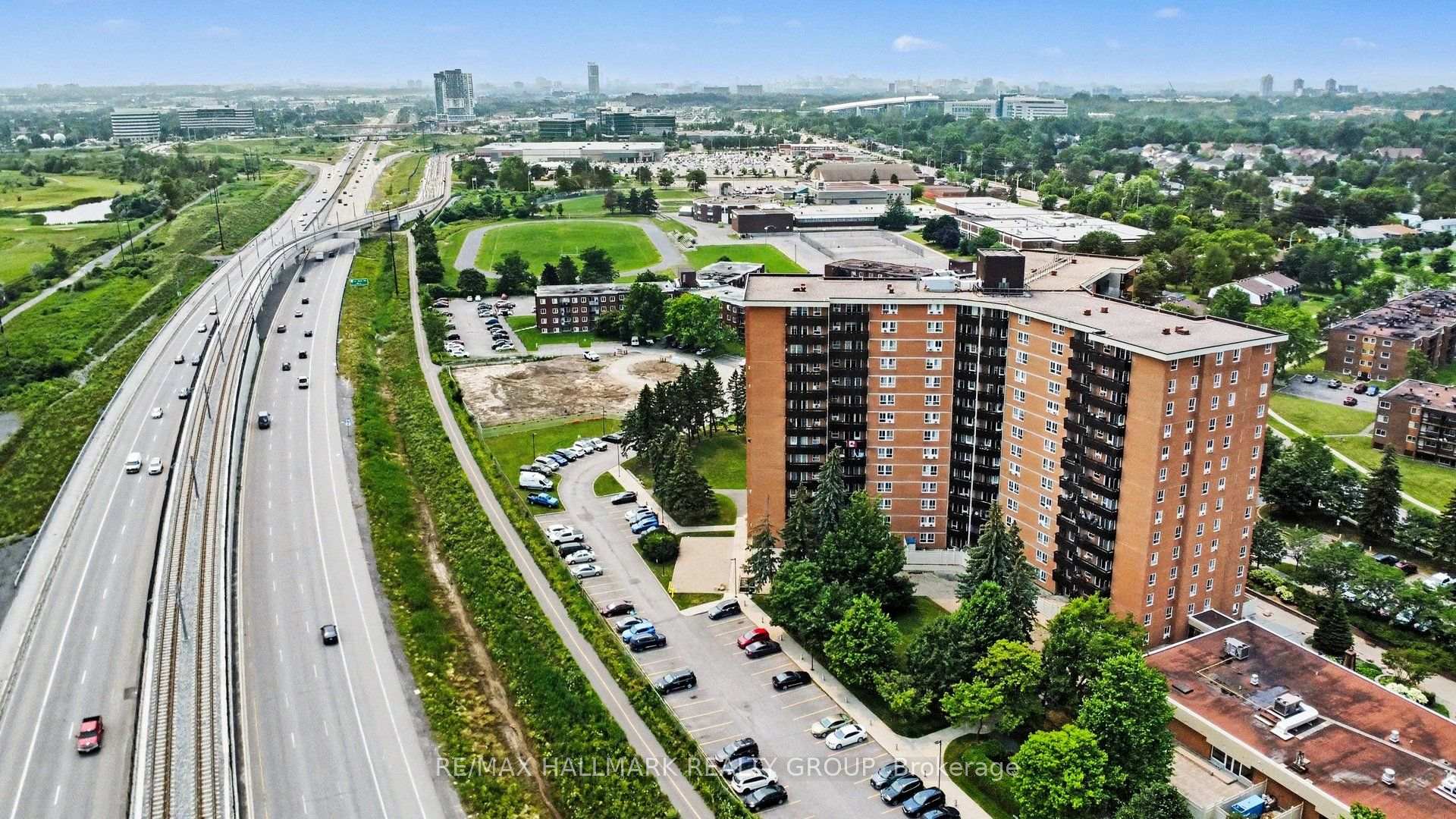 Photo 3 of Unit 1417, 2000 Jasmine Crescent, Ottawa, Beacon Hill South — HOMEH