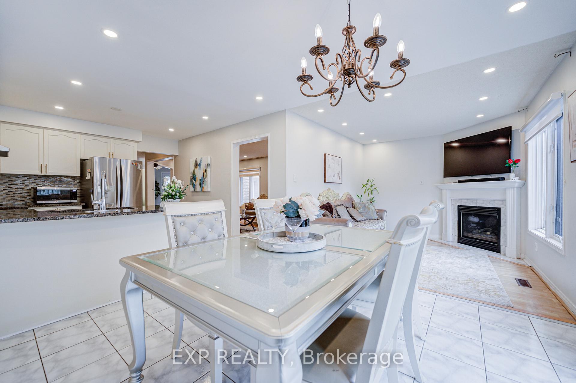 Photo 11 of 211 Sophia Road, Markham, Middlefield — HOMEH
