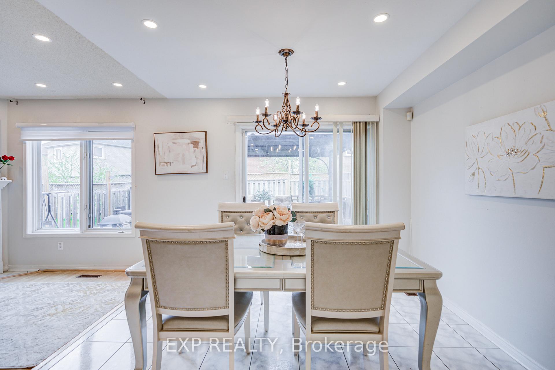 Photo 12 of 211 Sophia Road, Markham, Middlefield — HOMEH