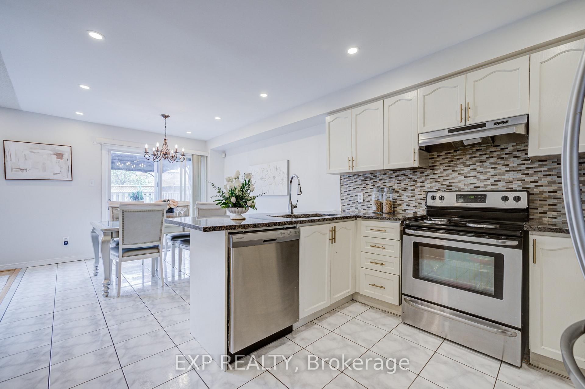 Photo 16 of 211 Sophia Road, Markham, Middlefield — HOMEH