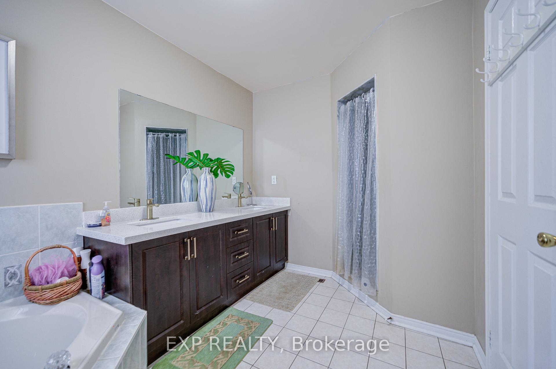 Photo 21 of 211 Sophia Road, Markham, Middlefield — HOMEH