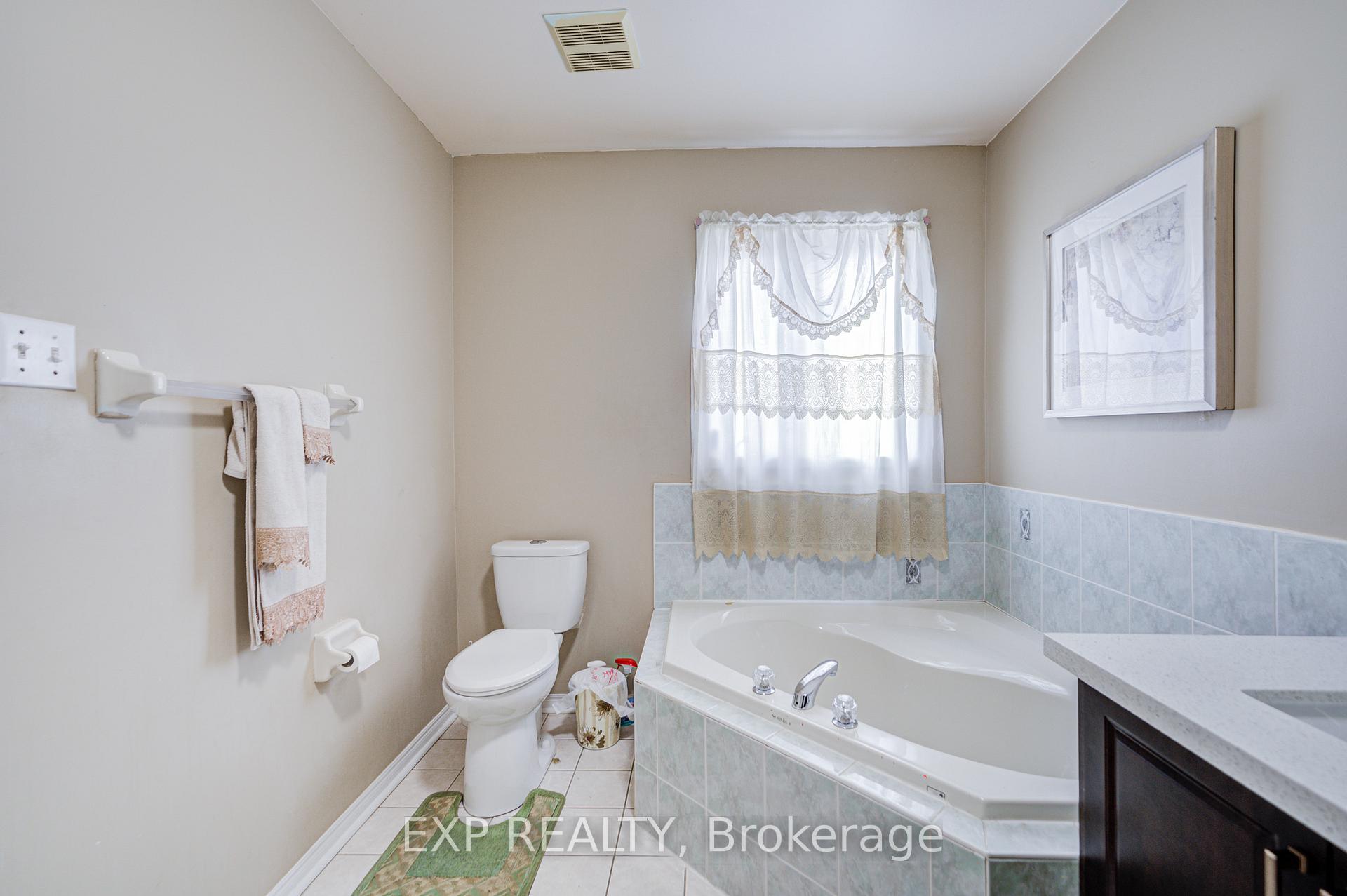Photo 22 of 211 Sophia Road, Markham, Middlefield — HOMEH