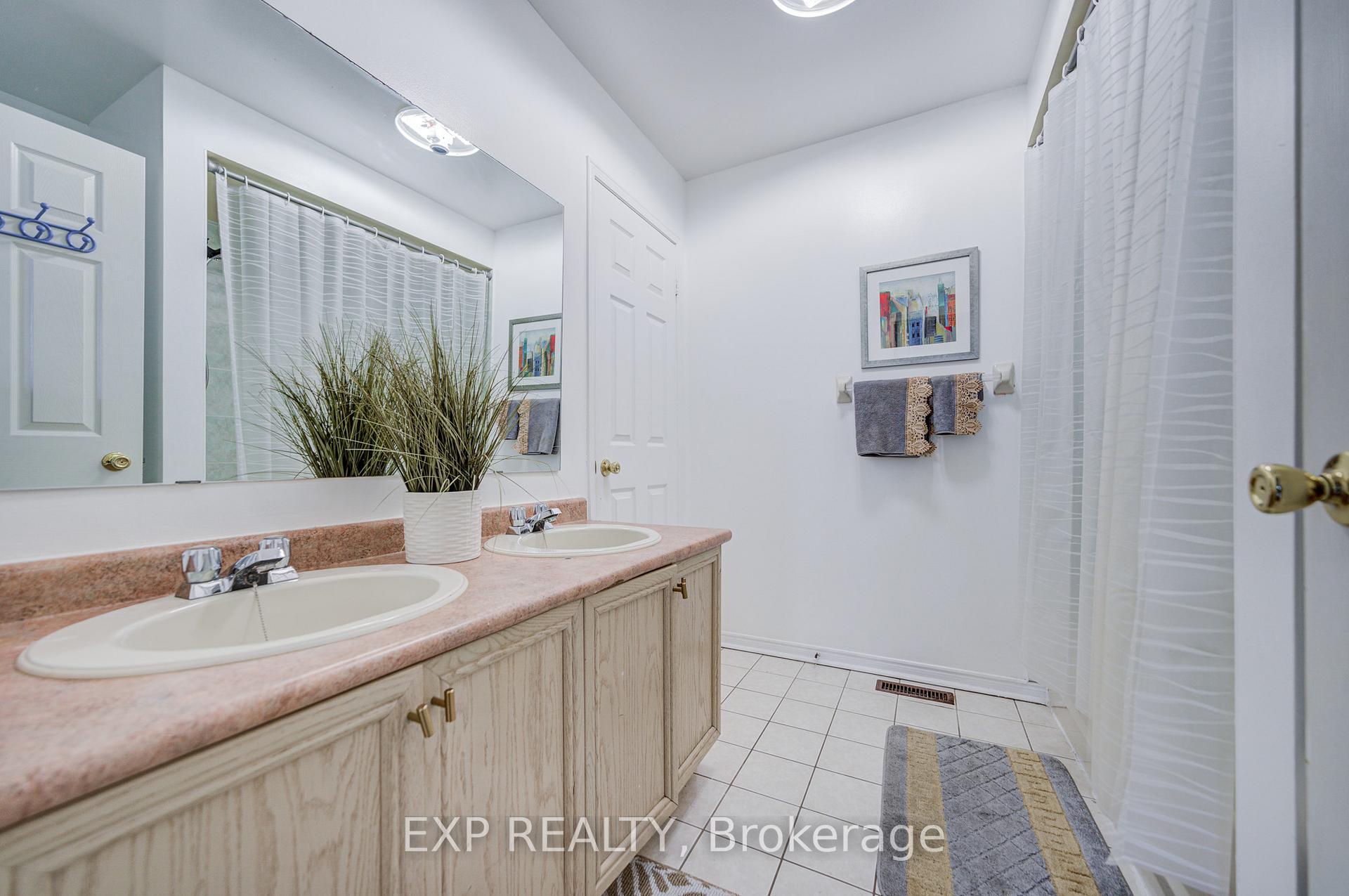 Photo 27 of 211 Sophia Road, Markham, Middlefield — HOMEH