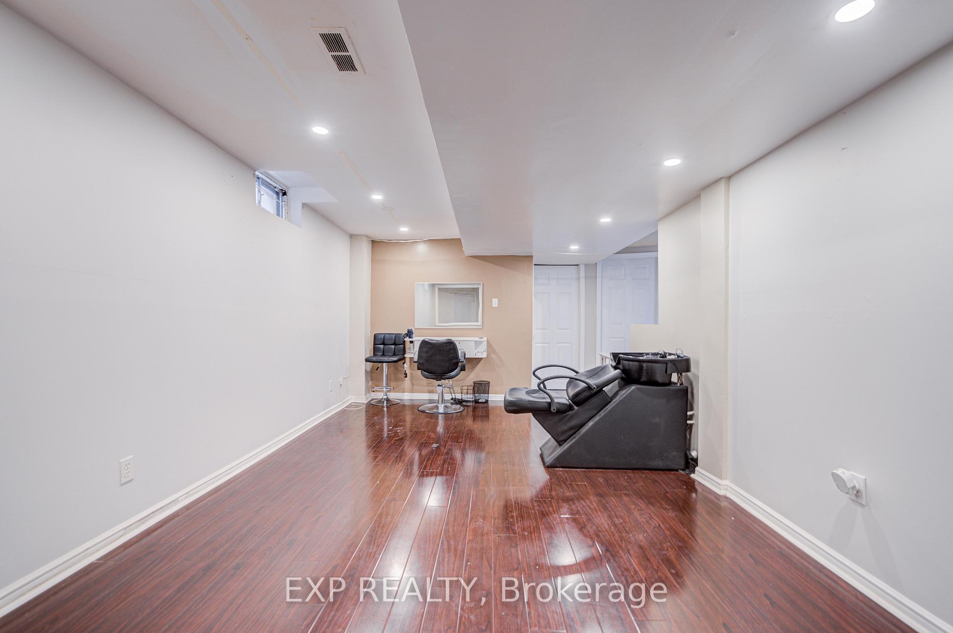 Photo 32 of 211 Sophia Road, Markham, Middlefield — HOMEH