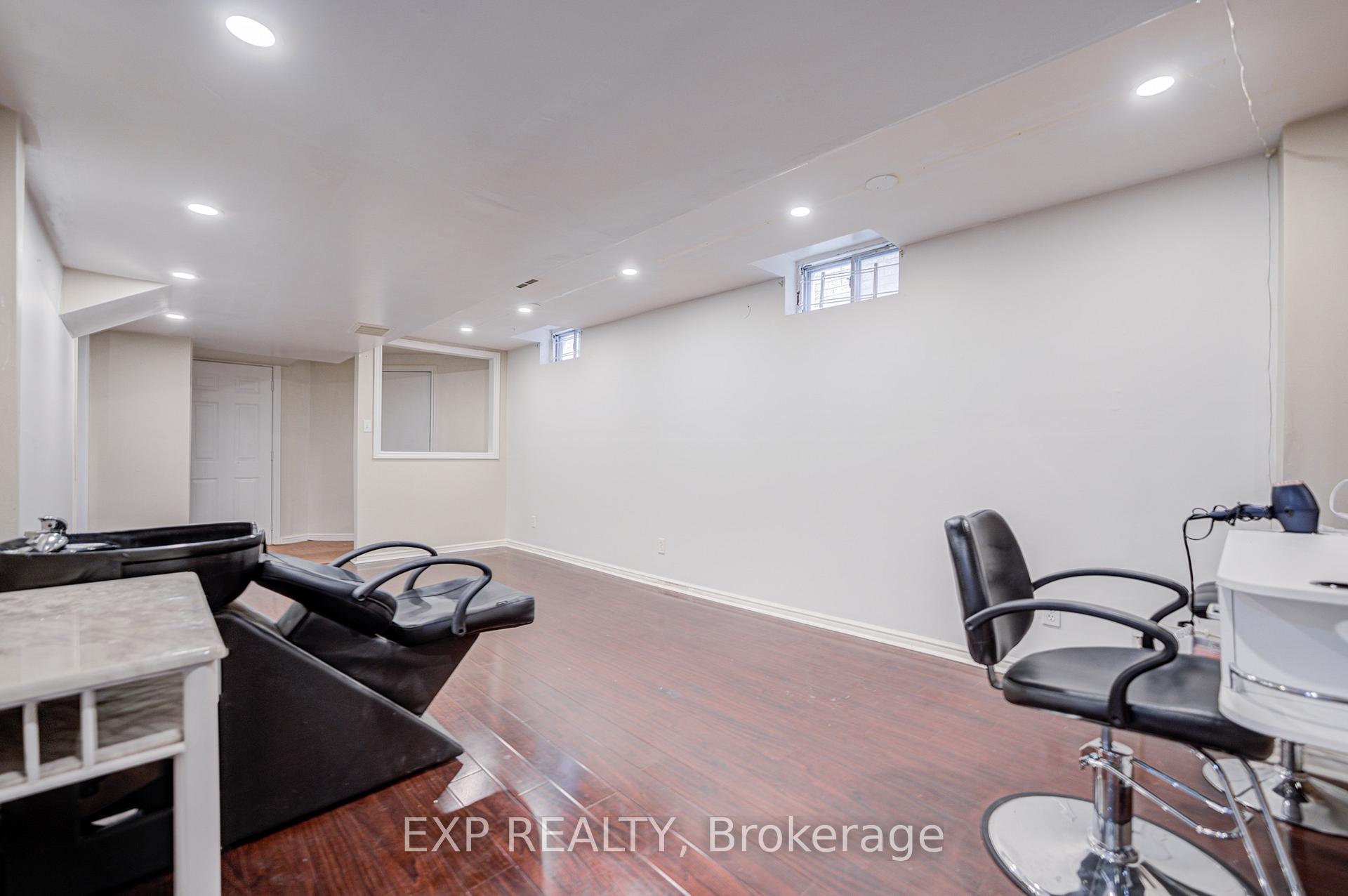 Photo 34 of 211 Sophia Road, Markham, Middlefield — HOMEH