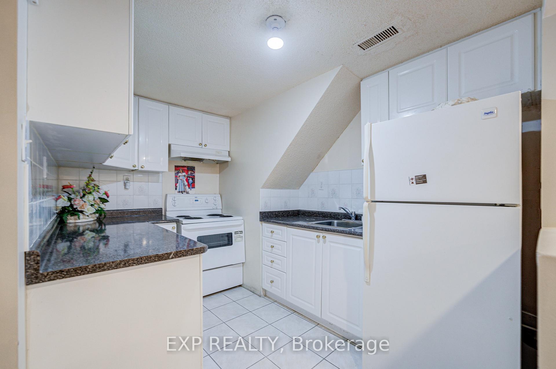 Photo 35 of 211 Sophia Road, Markham, Middlefield — HOMEH