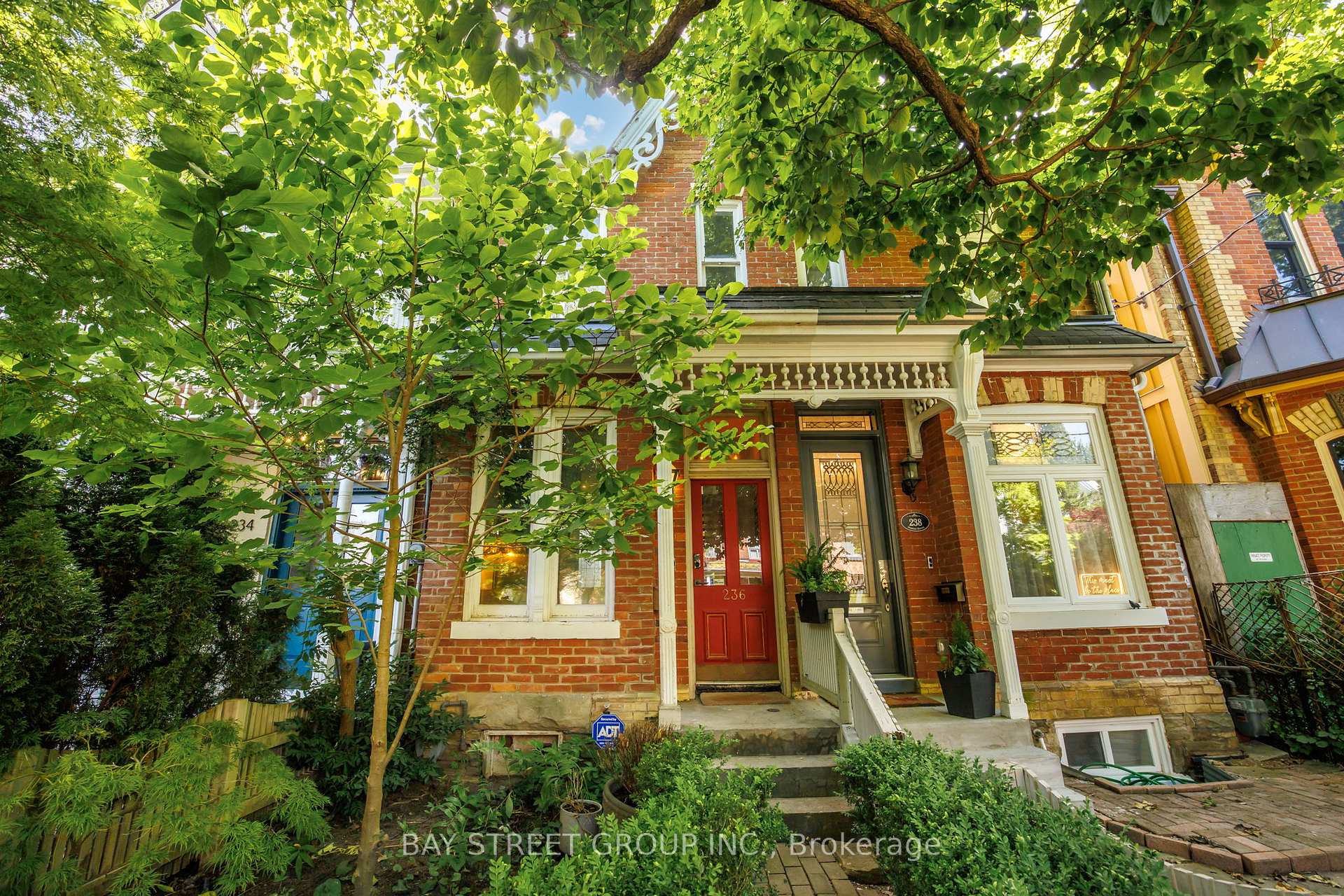 Photo 3 of 236 Seaton Street, Toronto, Moss Park — HOMEH