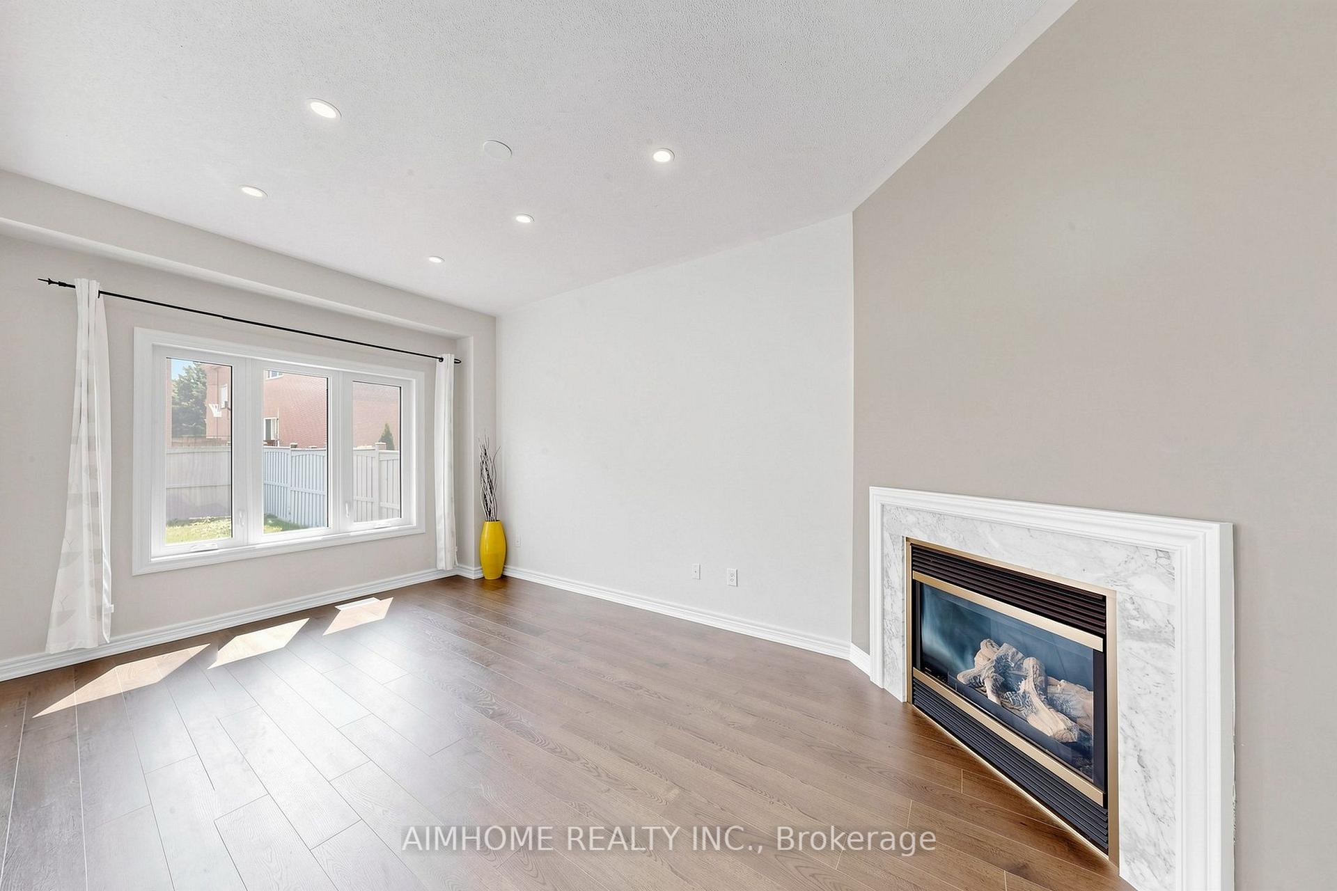 Photo 4 of 87 River Ridge Boulevard, Aurora, Bayview Northeast — HOMEH