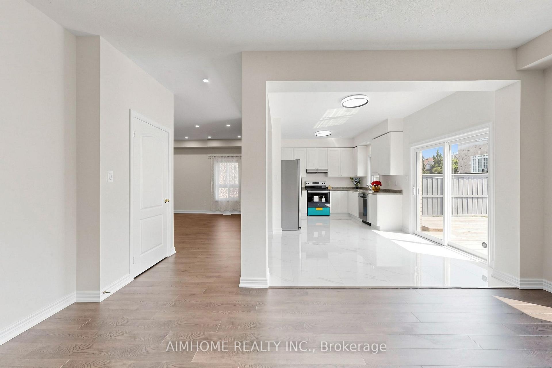 Photo 8 of 87 River Ridge Boulevard, Aurora, Bayview Northeast — HOMEH