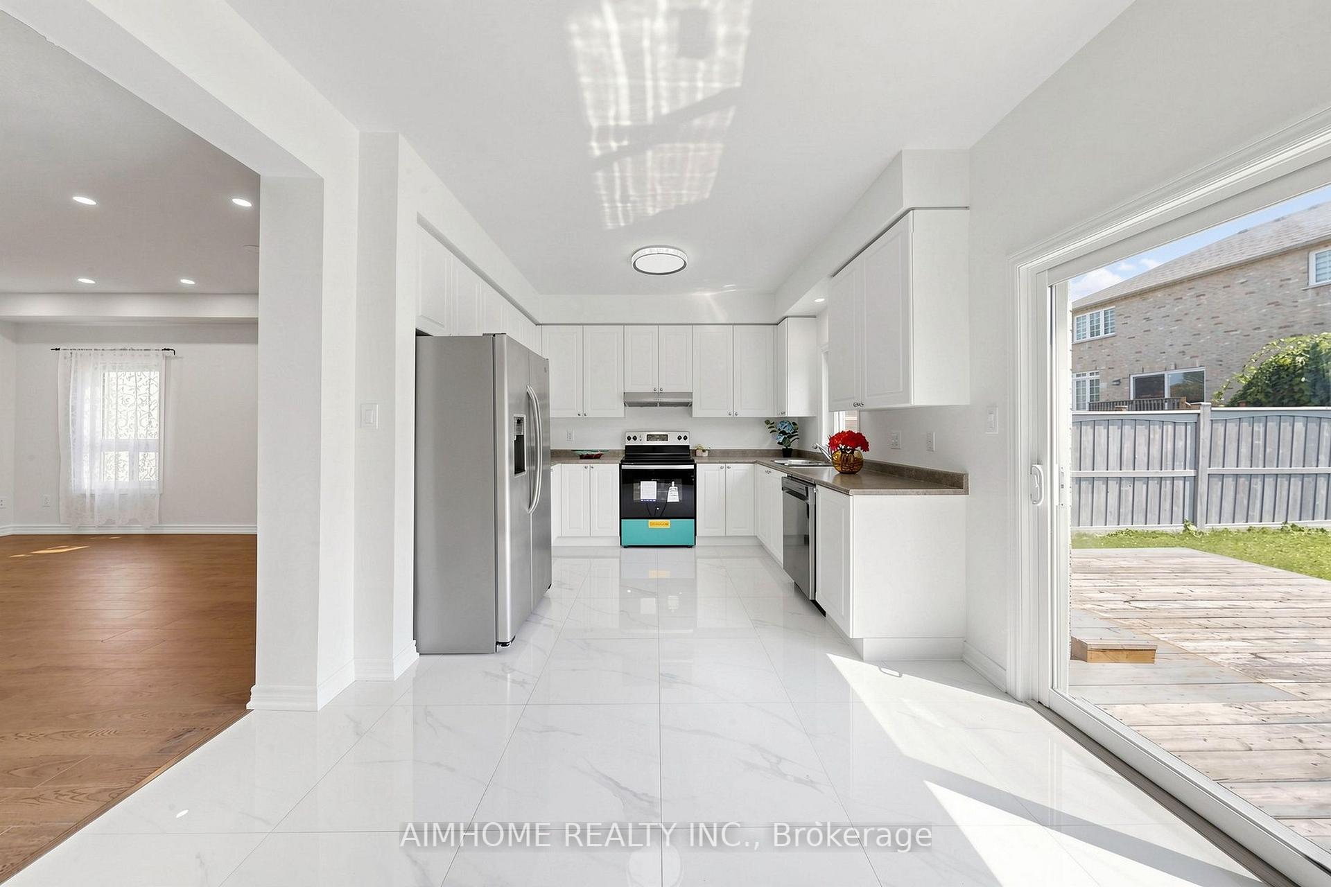 Photo 10 of 87 River Ridge Boulevard, Aurora, Bayview Northeast — HOMEH