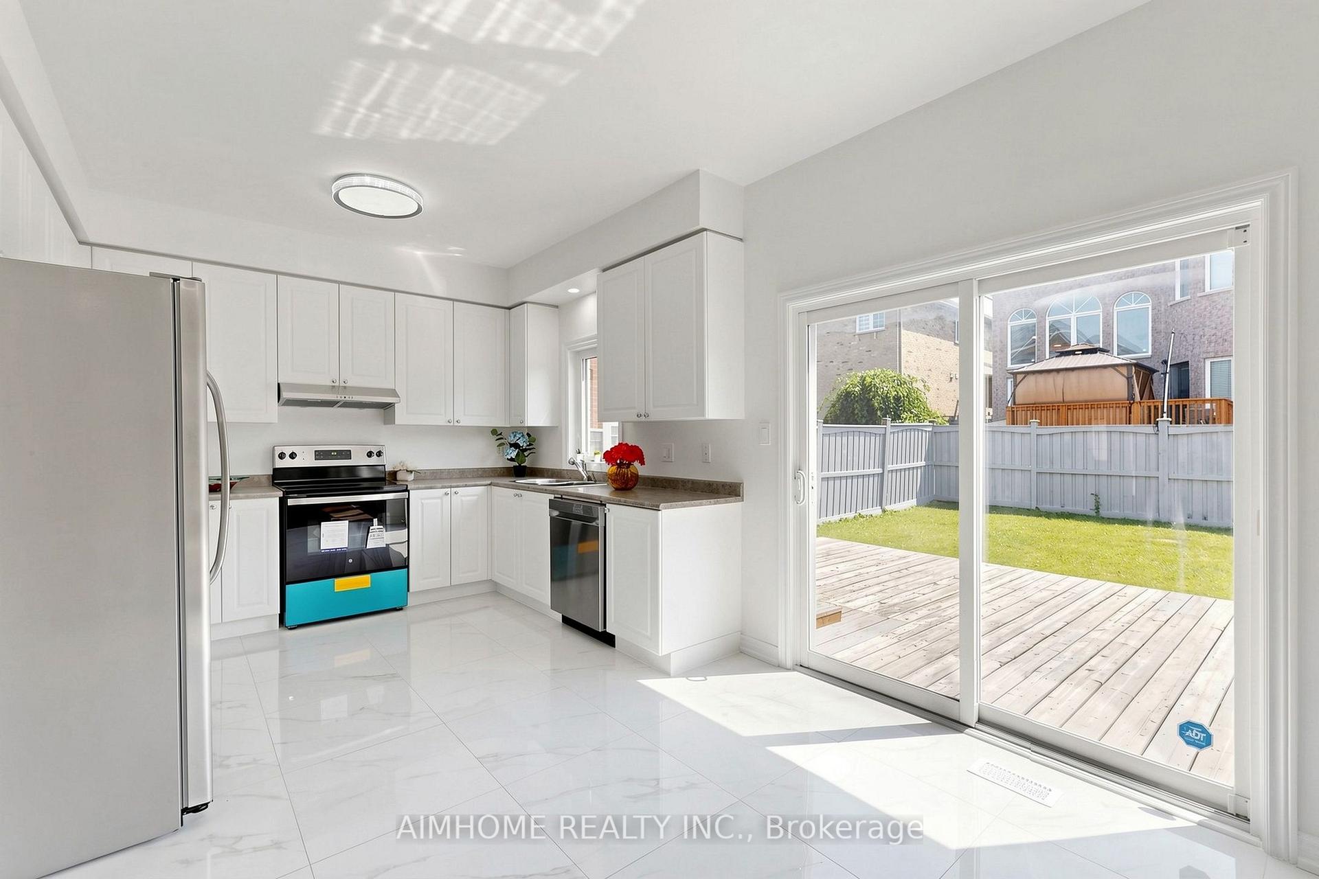 Photo 11 of 87 River Ridge Boulevard, Aurora, Bayview Northeast — HOMEH