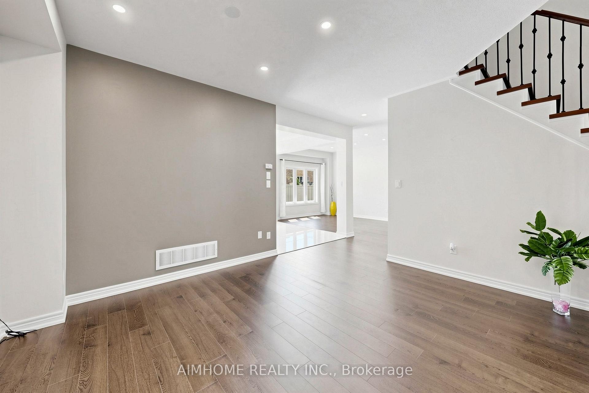 Photo 15 of 87 River Ridge Boulevard, Aurora, Bayview Northeast — HOMEH