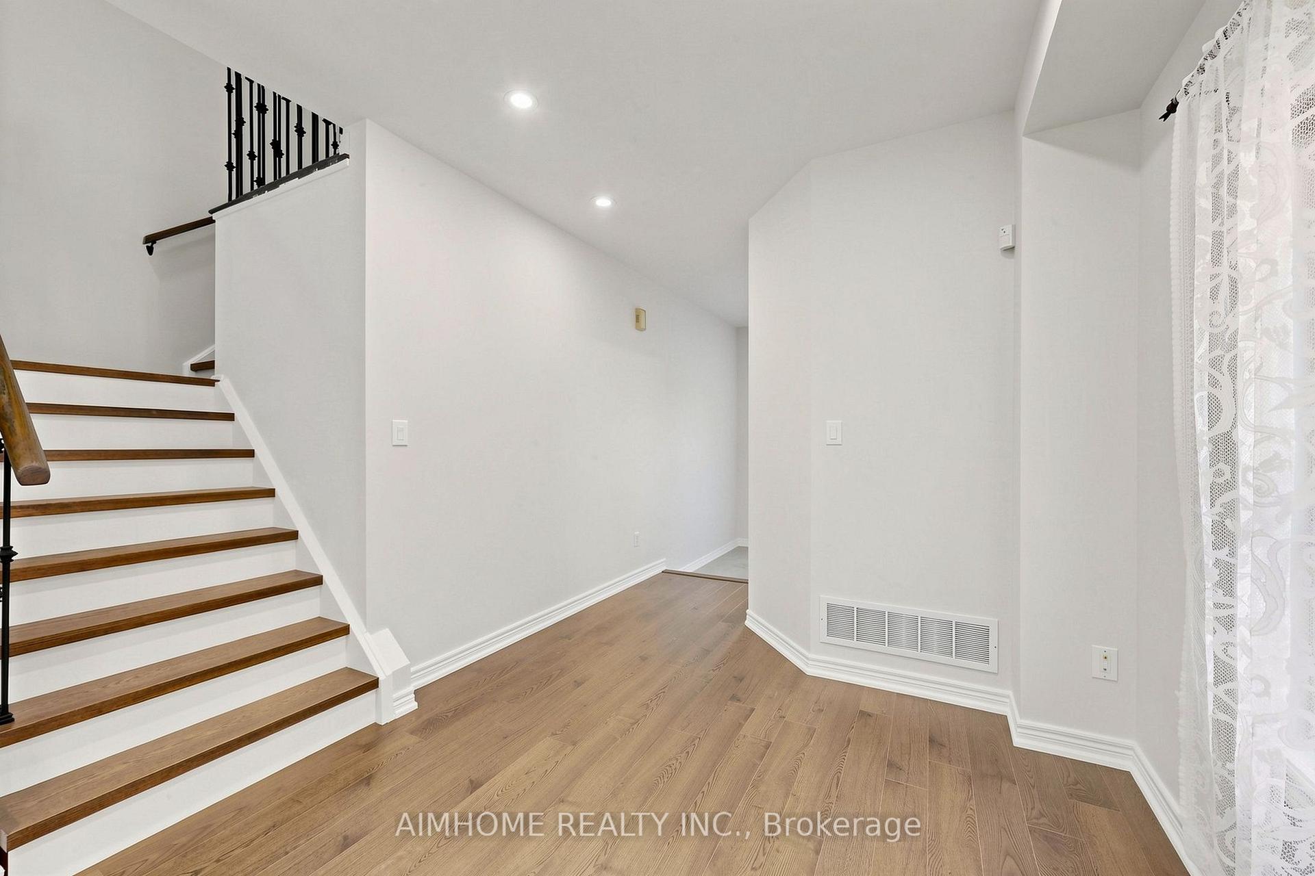 Photo 21 of 87 River Ridge Boulevard, Aurora, Bayview Northeast — HOMEH