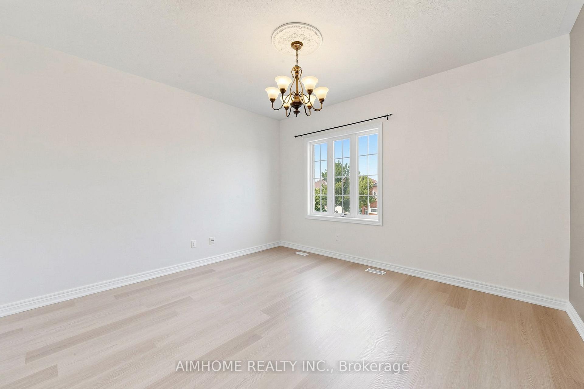Photo 25 of 87 River Ridge Boulevard, Aurora, Bayview Northeast — HOMEH
