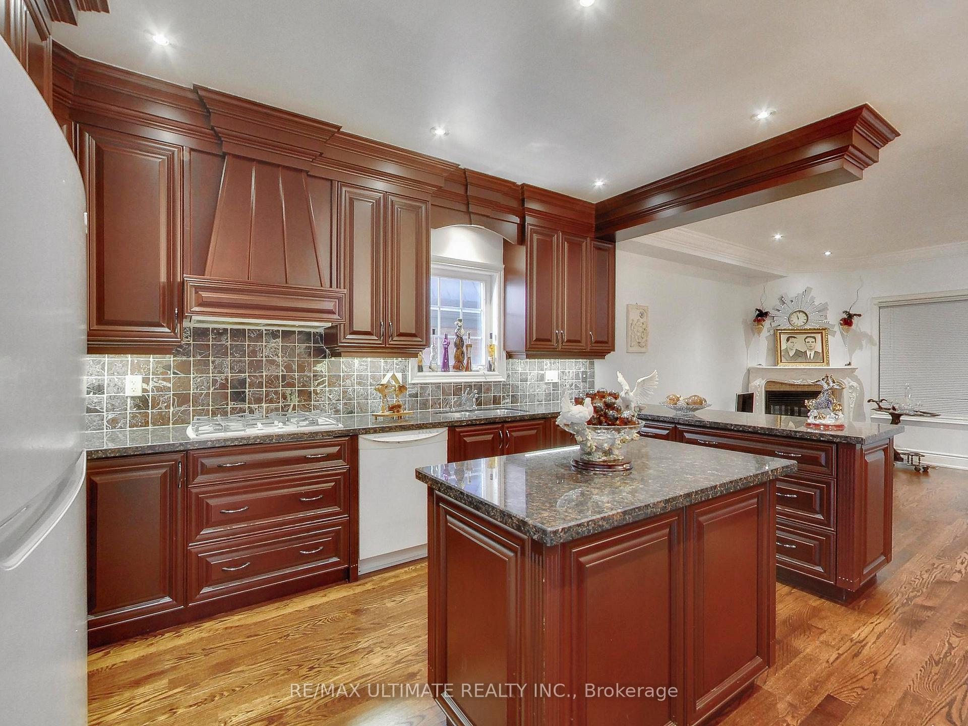 Photo 6 of 26 Dynevor Road, Toronto, Caledonia-Fairbank — HOMEH