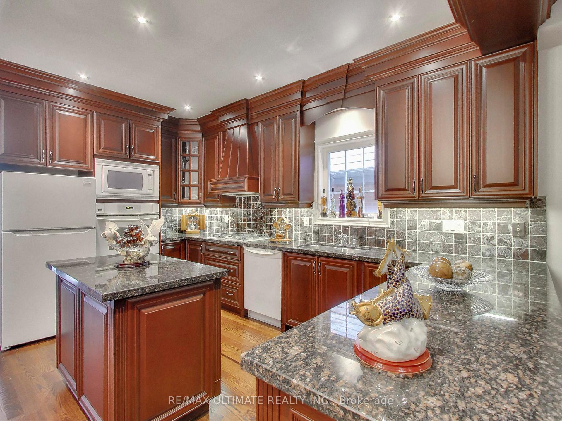 Photo 7 of 26 Dynevor Road, Toronto, Caledonia-Fairbank — HOMEH