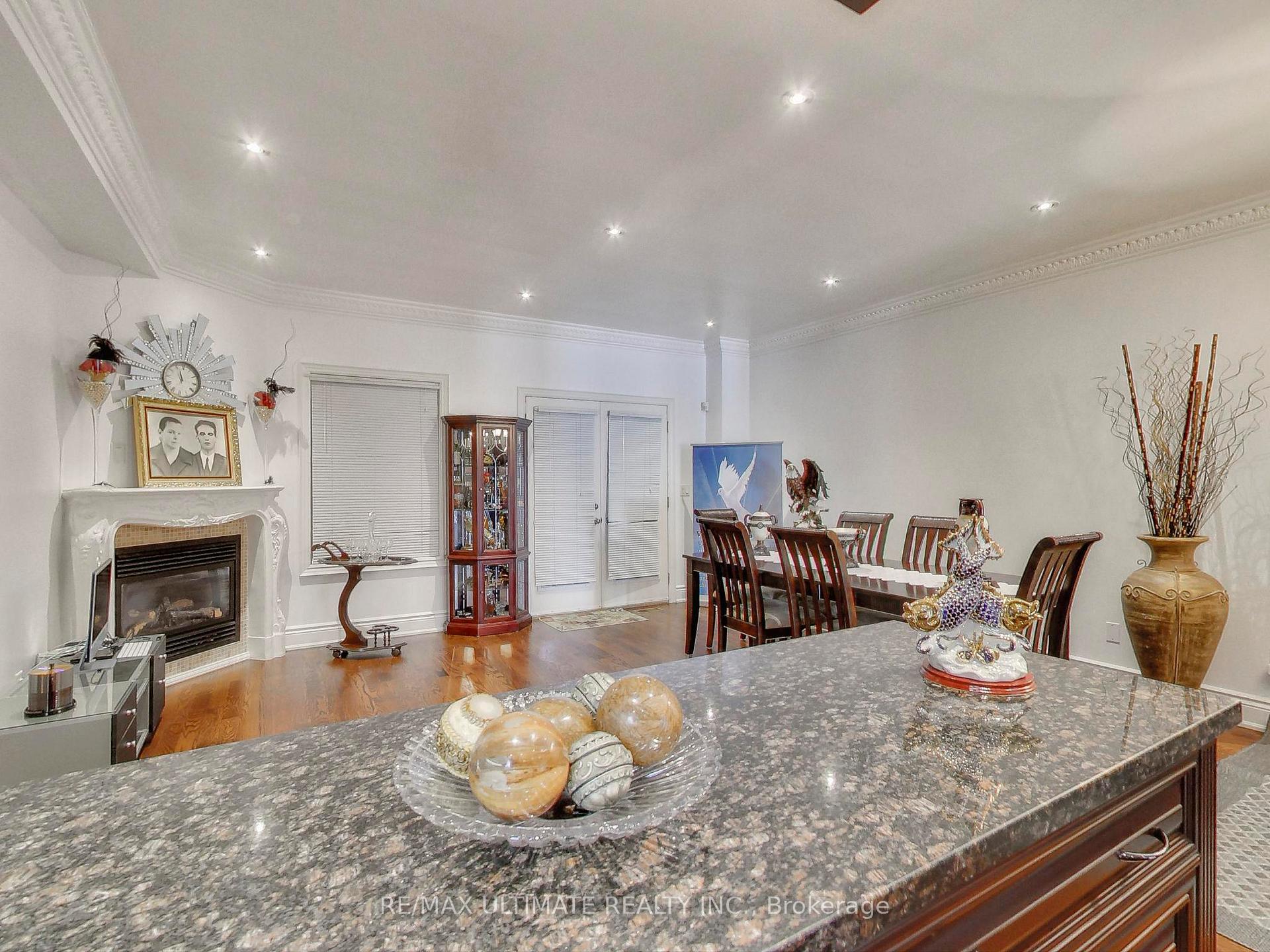 Photo 10 of 26 Dynevor Road, Toronto, Caledonia-Fairbank — HOMEH