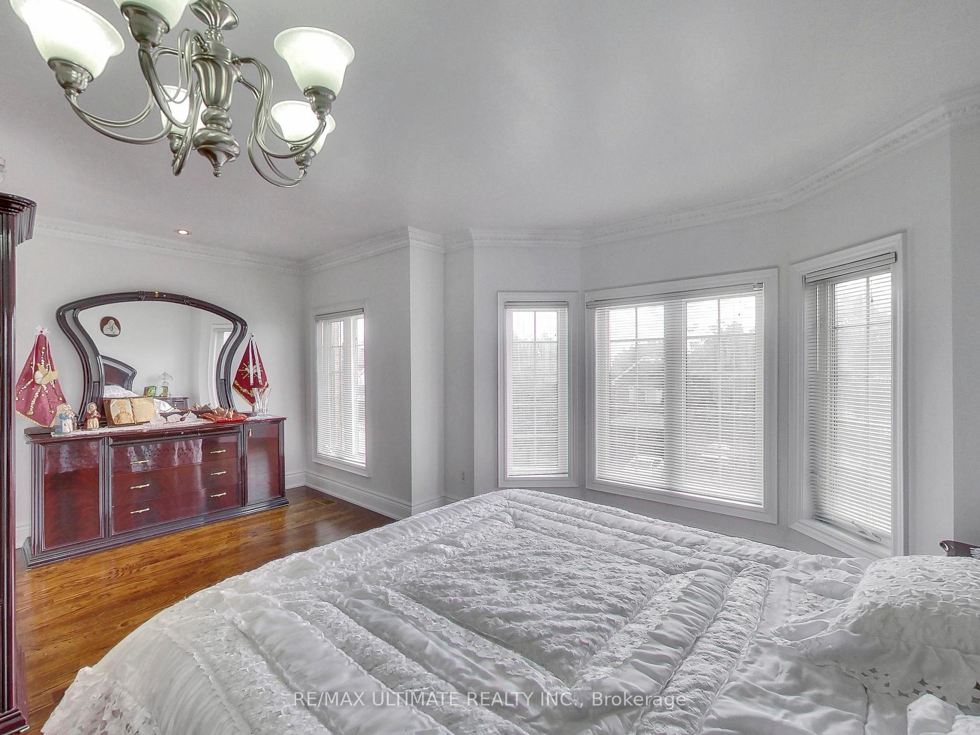 Photo 17 of 26 Dynevor Road, Toronto, Caledonia-Fairbank — HOMEH