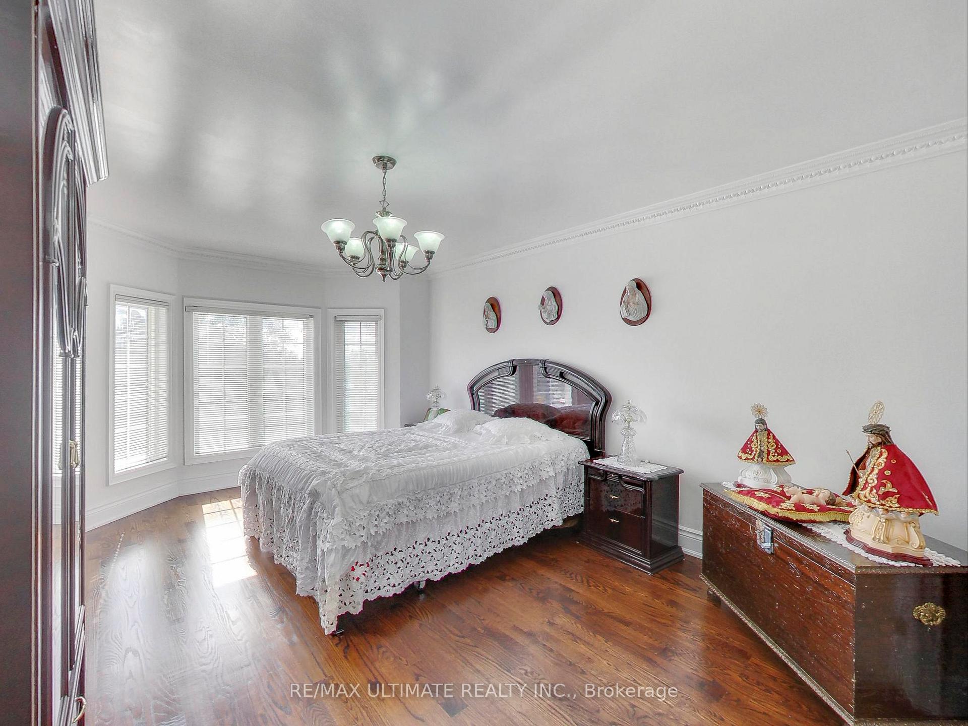Photo 18 of 26 Dynevor Road, Toronto, Caledonia-Fairbank — HOMEH