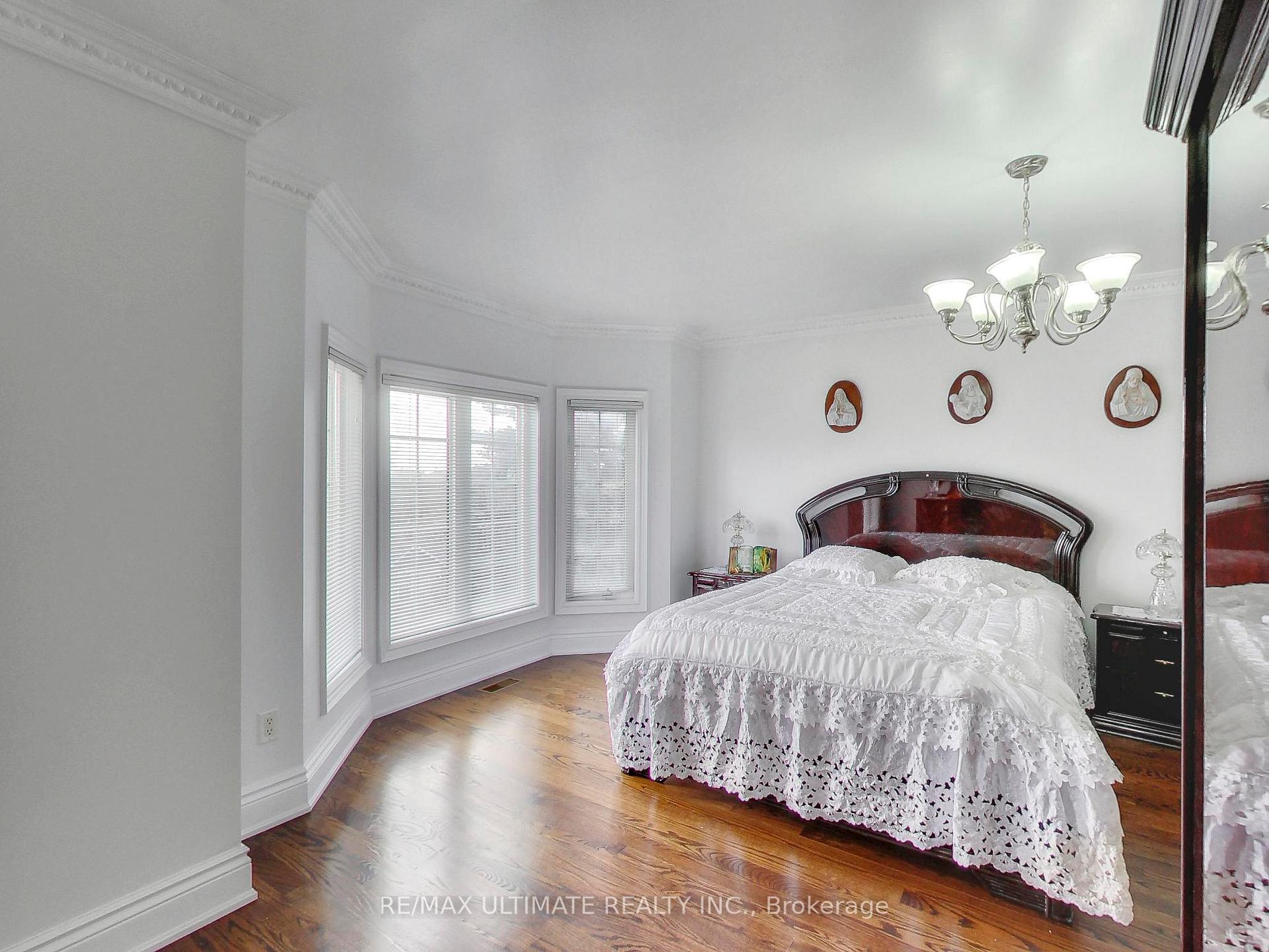 Photo 19 of 26 Dynevor Road, Toronto, Caledonia-Fairbank — HOMEH