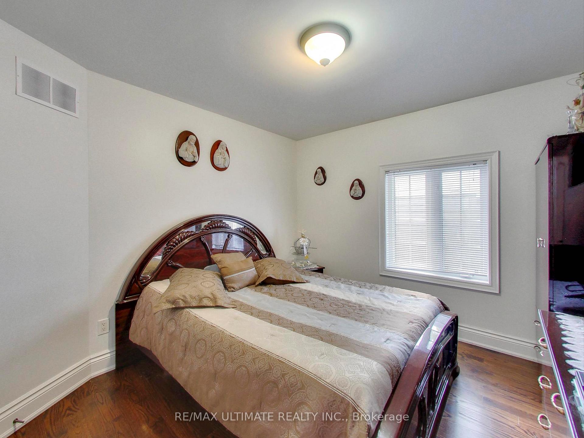 Photo 21 of 26 Dynevor Road, Toronto, Caledonia-Fairbank — HOMEH