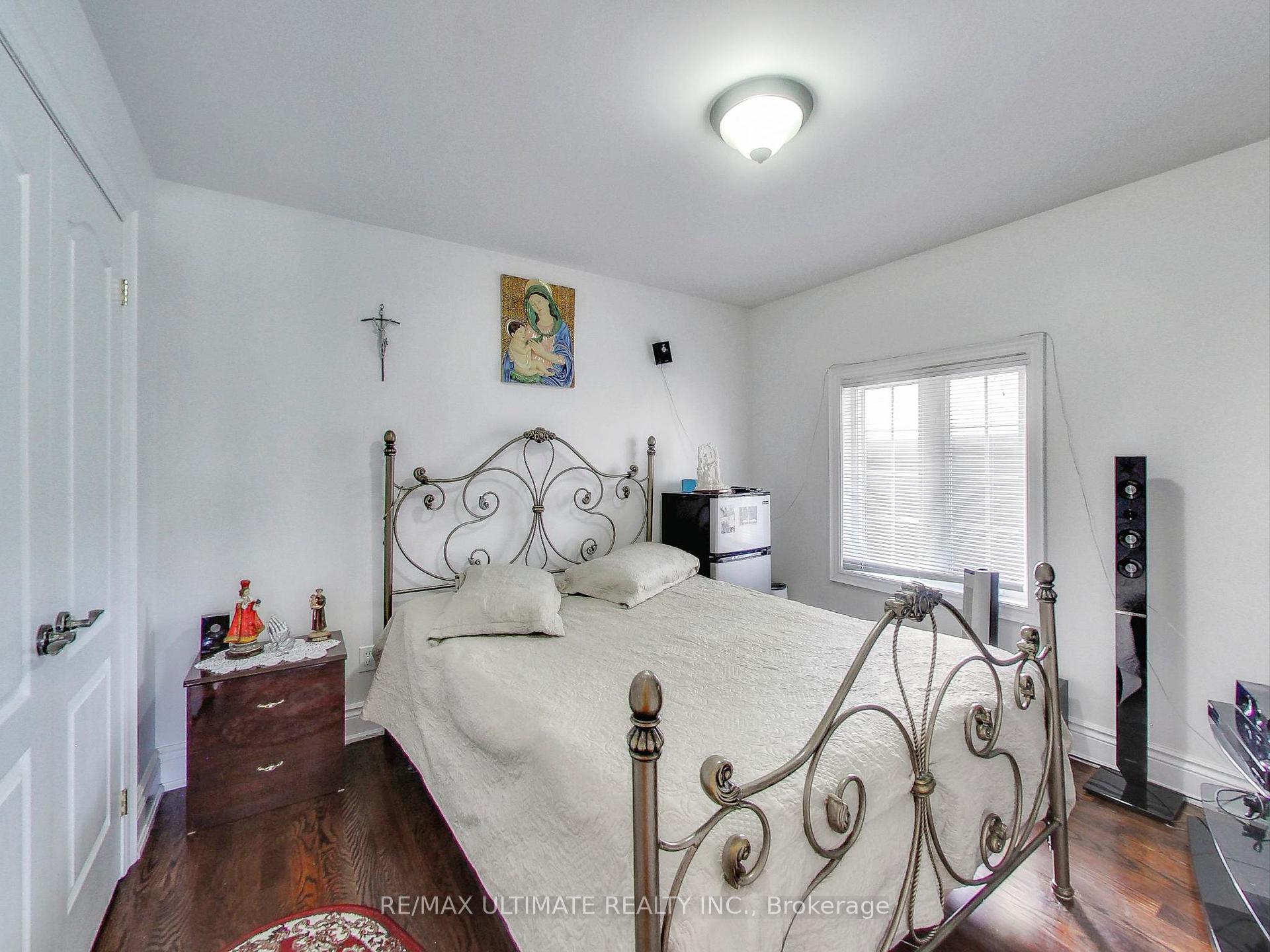 Photo 22 of 26 Dynevor Road, Toronto, Caledonia-Fairbank — HOMEH