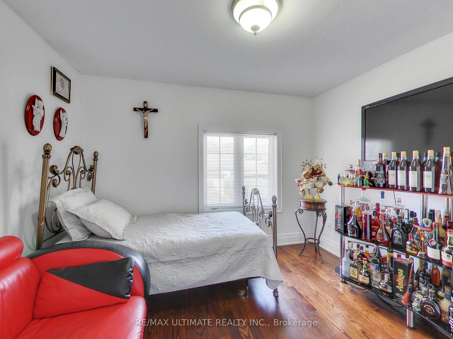 Photo 23 of 26 Dynevor Road, Toronto, Caledonia-Fairbank — HOMEH