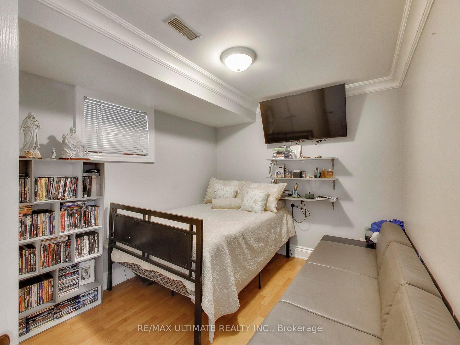 Photo 28 of 26 Dynevor Road, Toronto, Caledonia-Fairbank — HOMEH