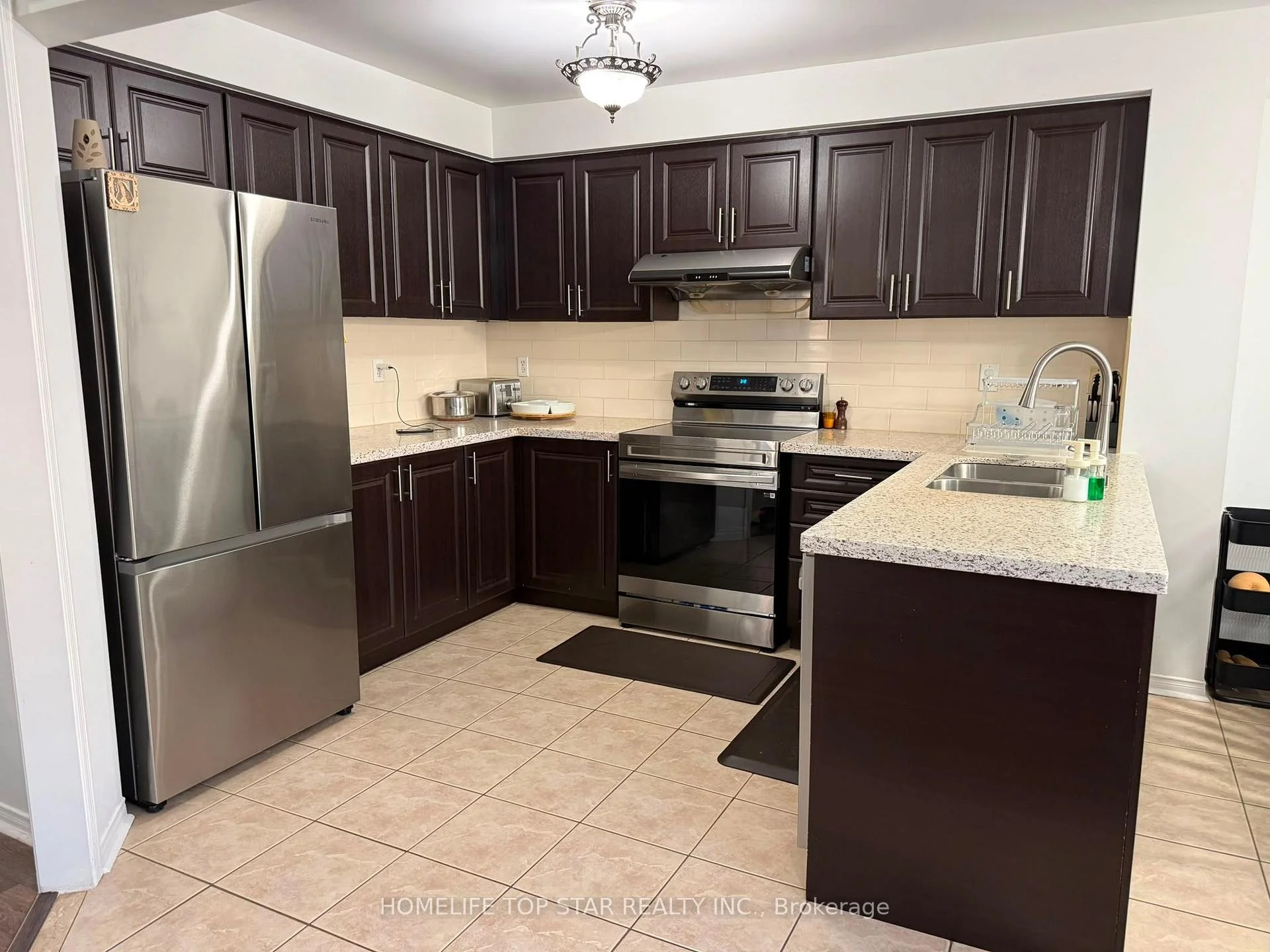 Photo 5 of 46 Ferncastle Crescent, Brampton, Fletcher's Meadow — HOMEH