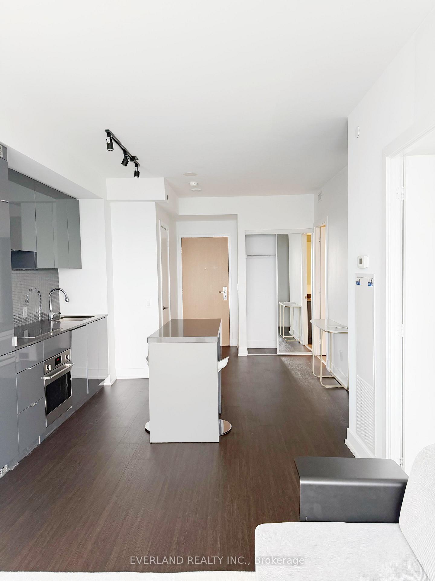 Photo 9 of Unit 5706, 7 Grenville Street, Toronto, Bay Street Corridor — HOMEH