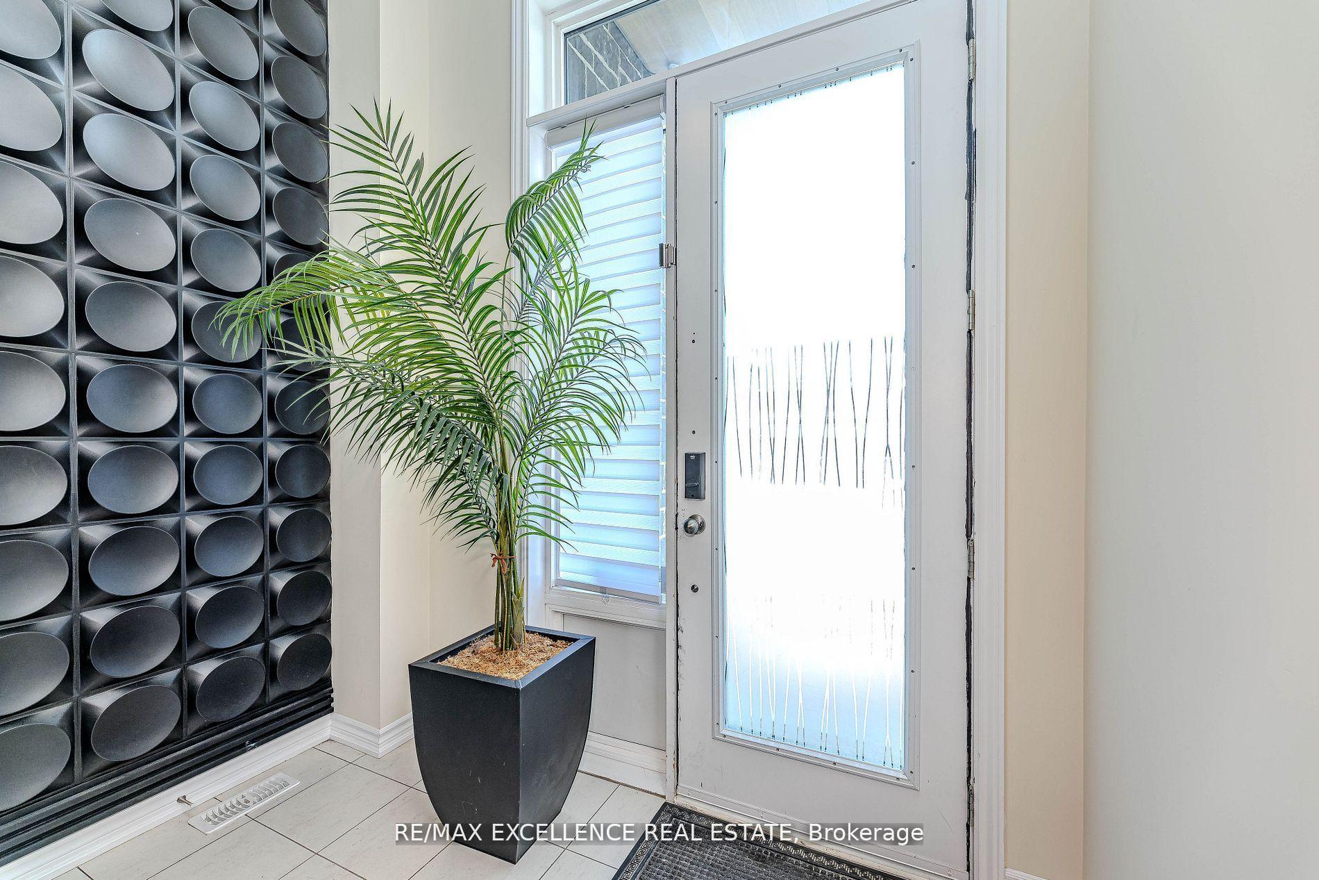 Photo 3 of 80 Berkely Street, Wasaga Beach — HOMEH