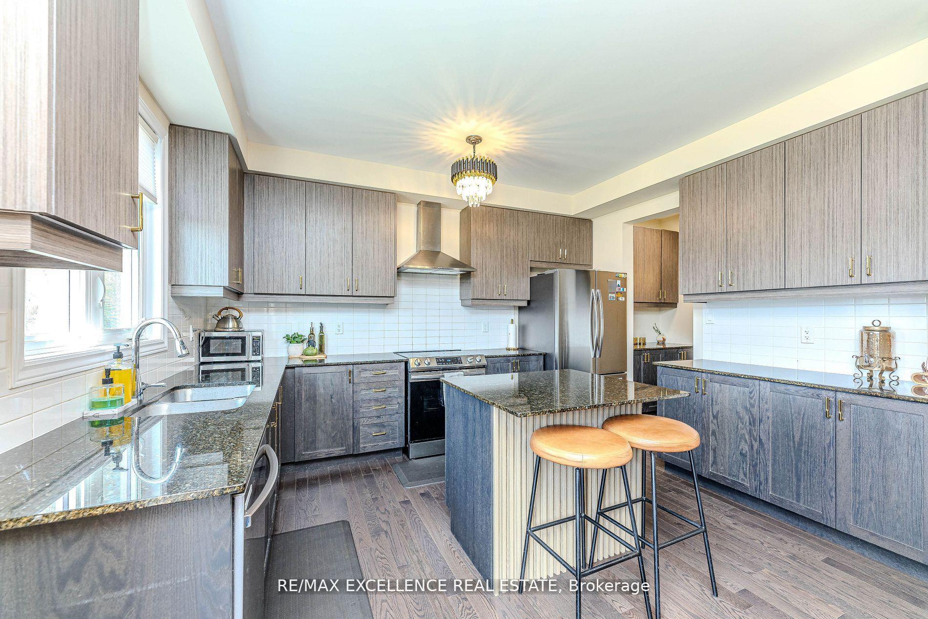 Photo 9 of 80 Berkely Street, Wasaga Beach — HOMEH
