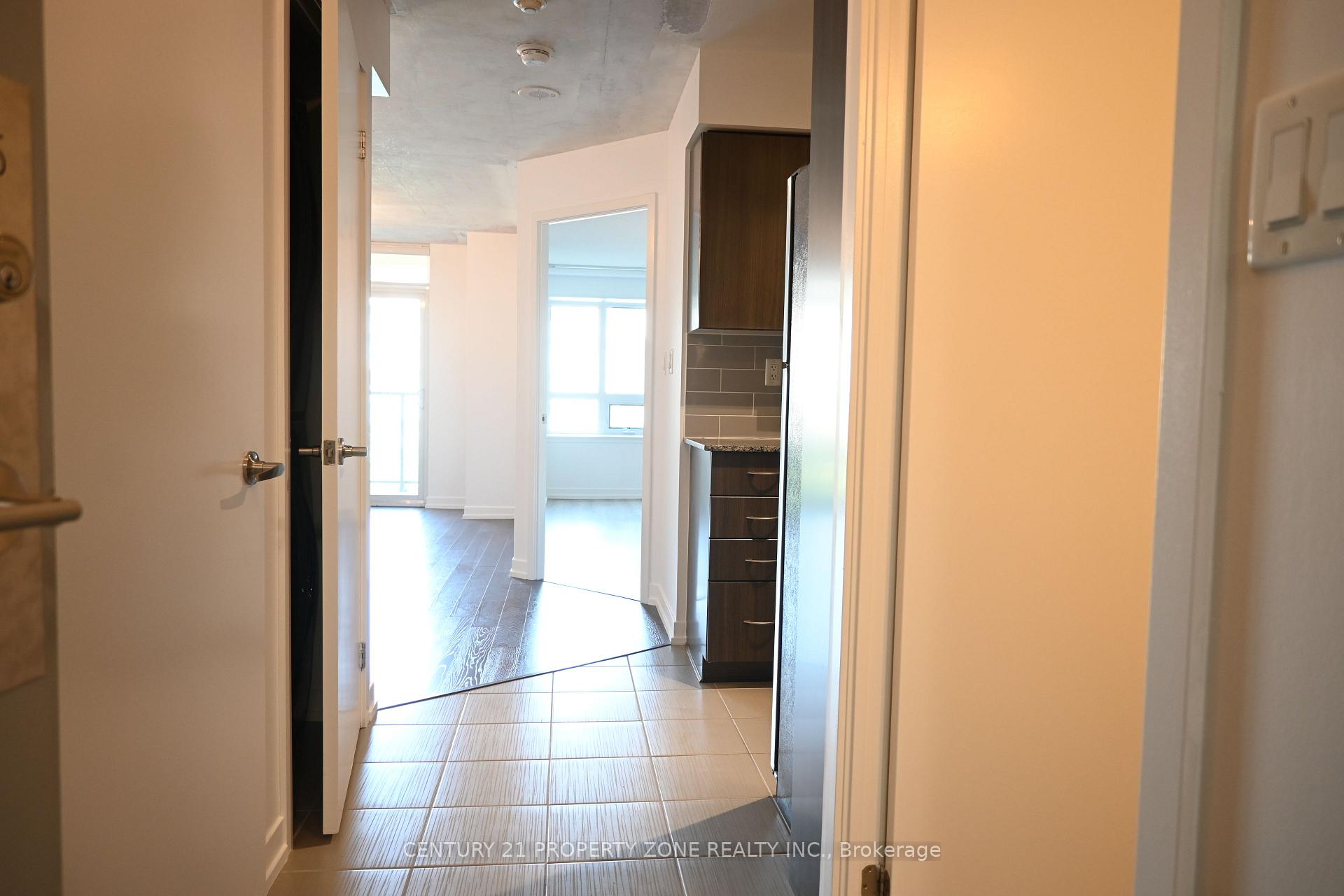 Photo 3 of Unit 425, 816 Lansdowne Avenue, Toronto, Dovercourt-Wallace Emerson-Junction — HOMEH