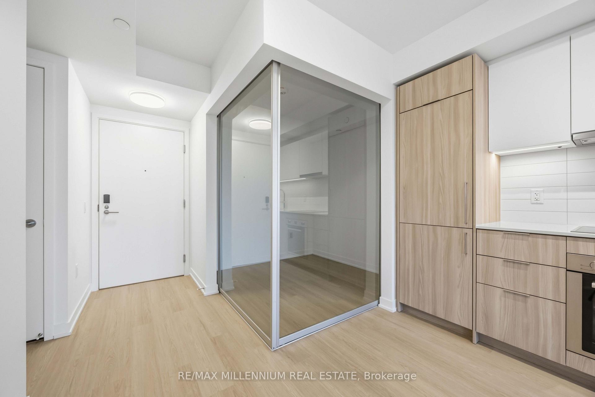 Photo 6 of Unit 1703, 15 Salomon Drive, Toronto, Flemingdon Park — HOMEH