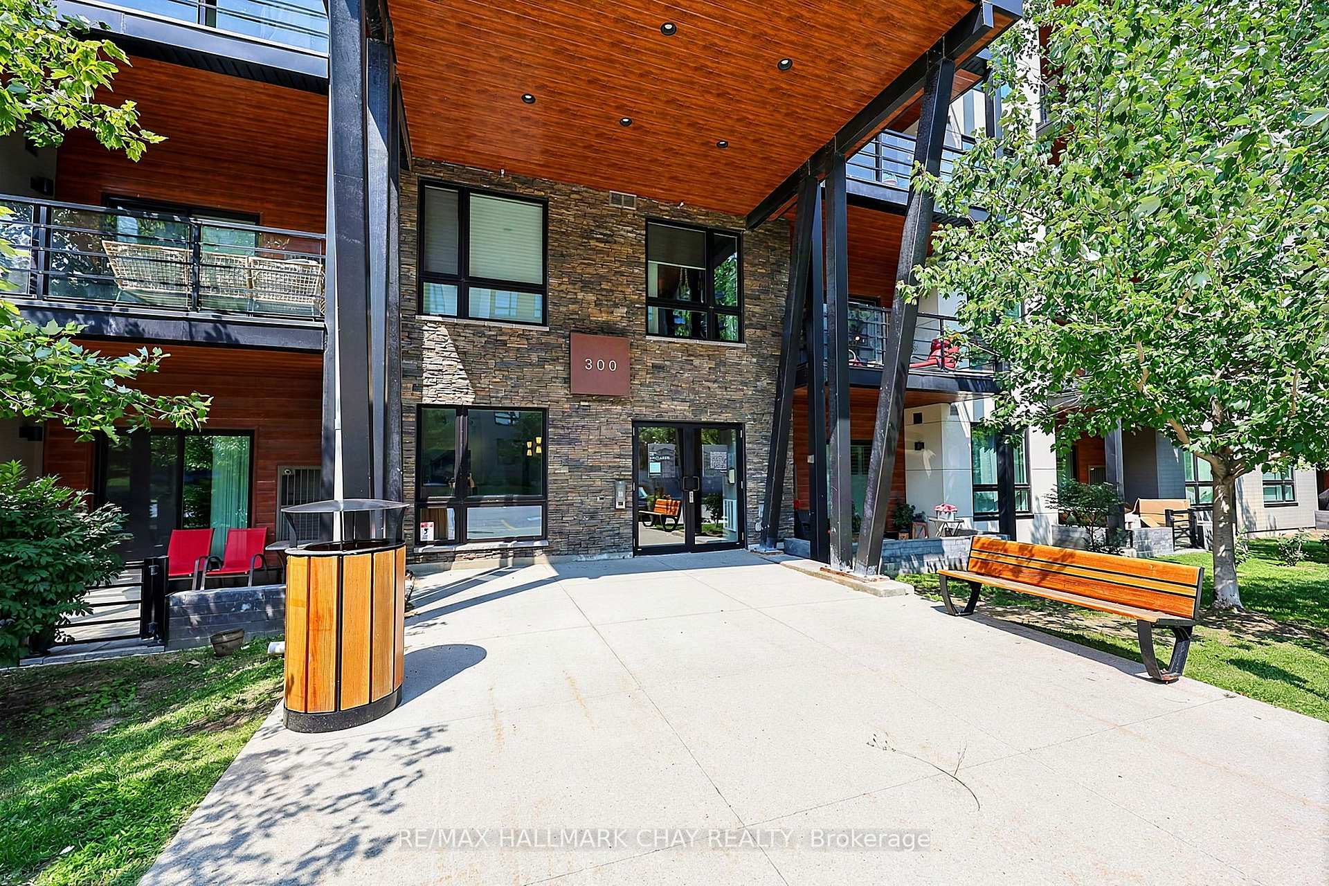 Photo 3 of Unit #304, 300 Essa Road, Barrie, 400 West — HOMEH