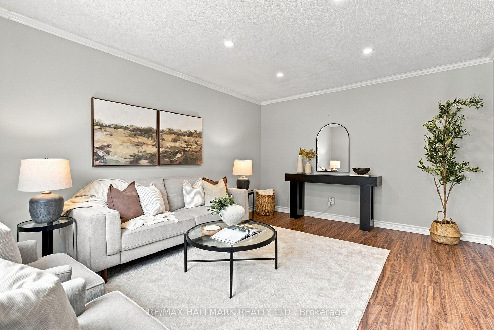 Photo 10 of 35 Downham Drive, Clarington, Bowmanville — HOMEH