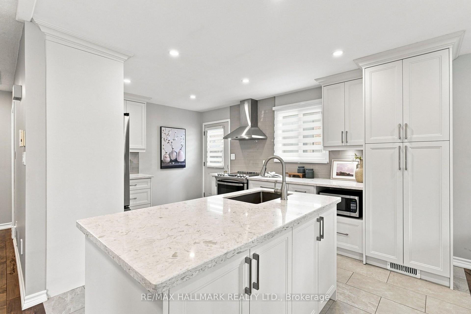 Photo 25 of 35 Downham Drive, Clarington, Bowmanville — HOMEH