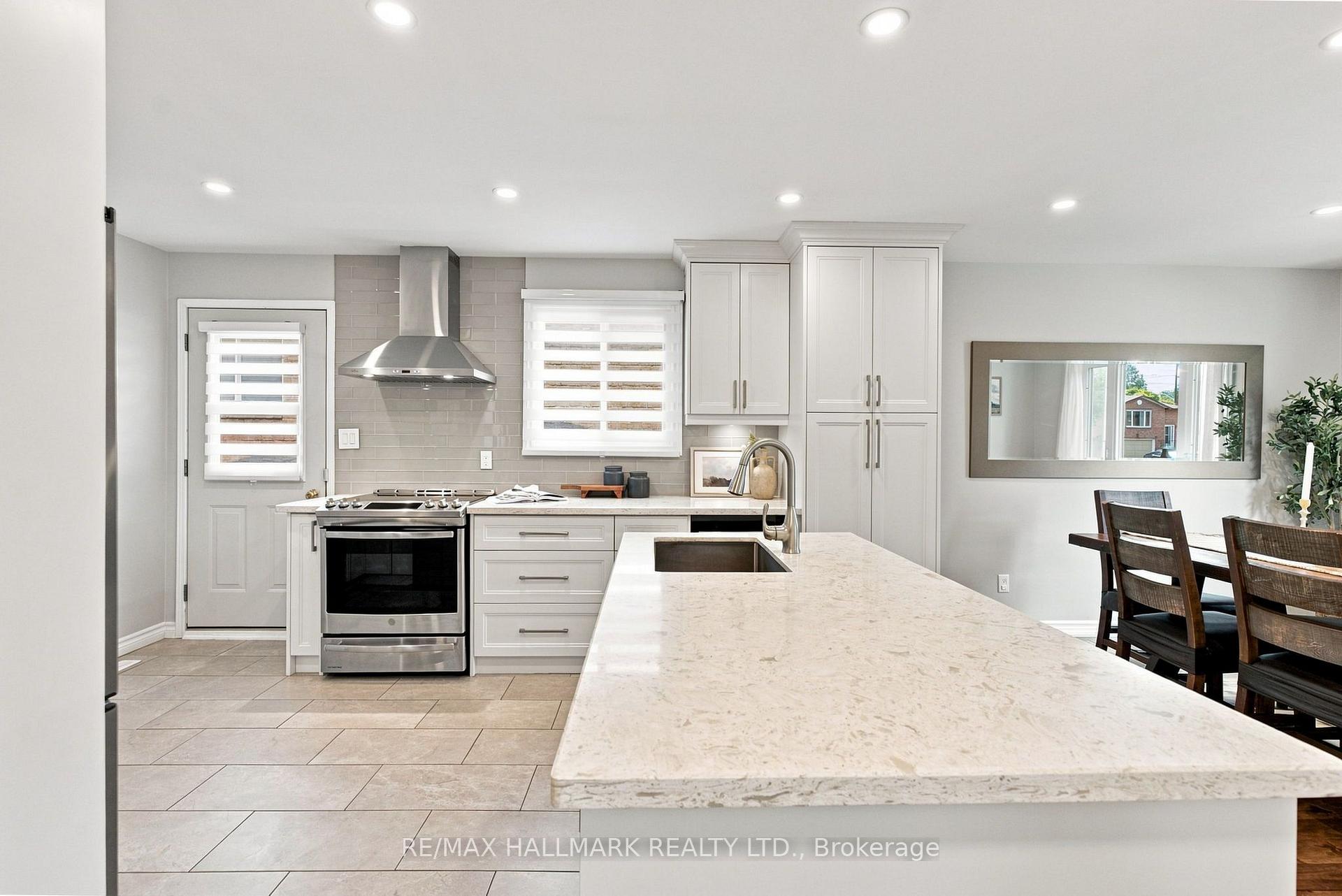 Photo 26 of 35 Downham Drive, Clarington, Bowmanville — HOMEH