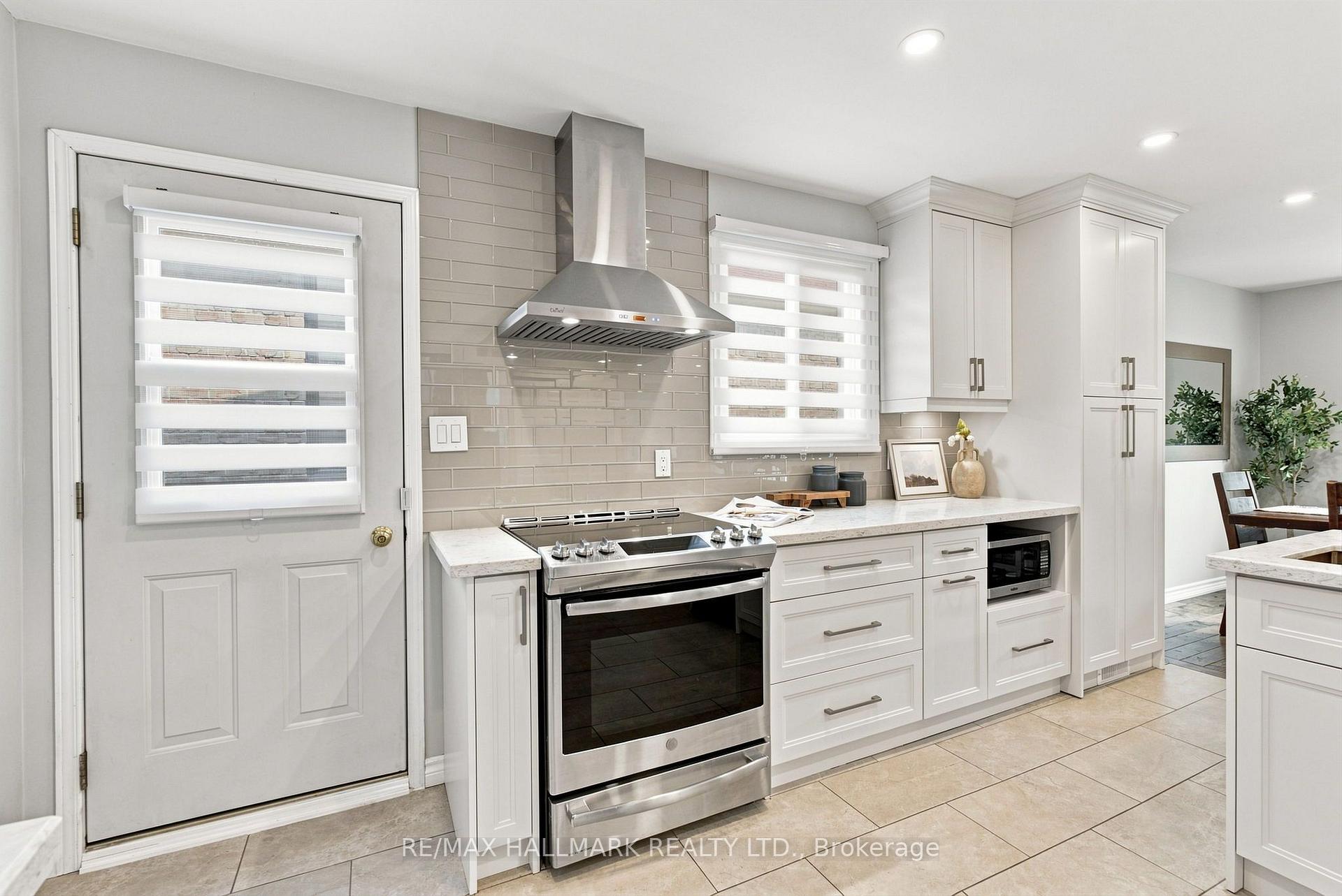 Photo 27 of 35 Downham Drive, Clarington, Bowmanville — HOMEH
