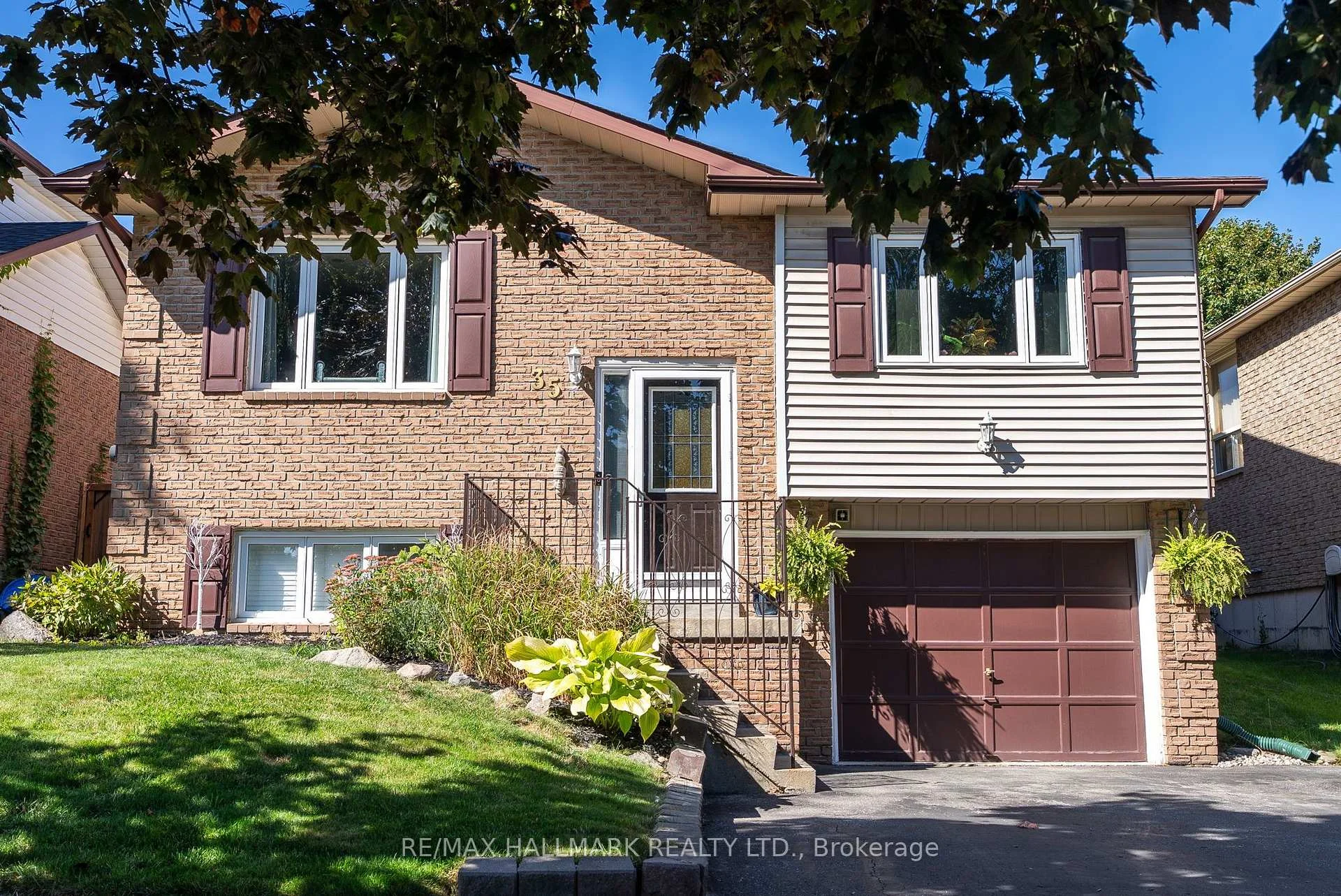 Photo 5 of 35 Downham Drive, Clarington, Bowmanville — HOMEH