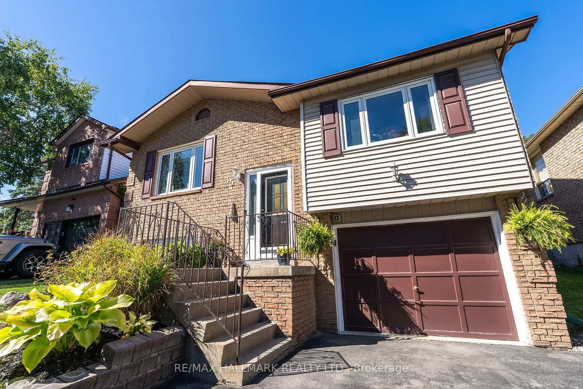 Photo 7 of 35 Downham Drive, Clarington, Bowmanville — HOMEH